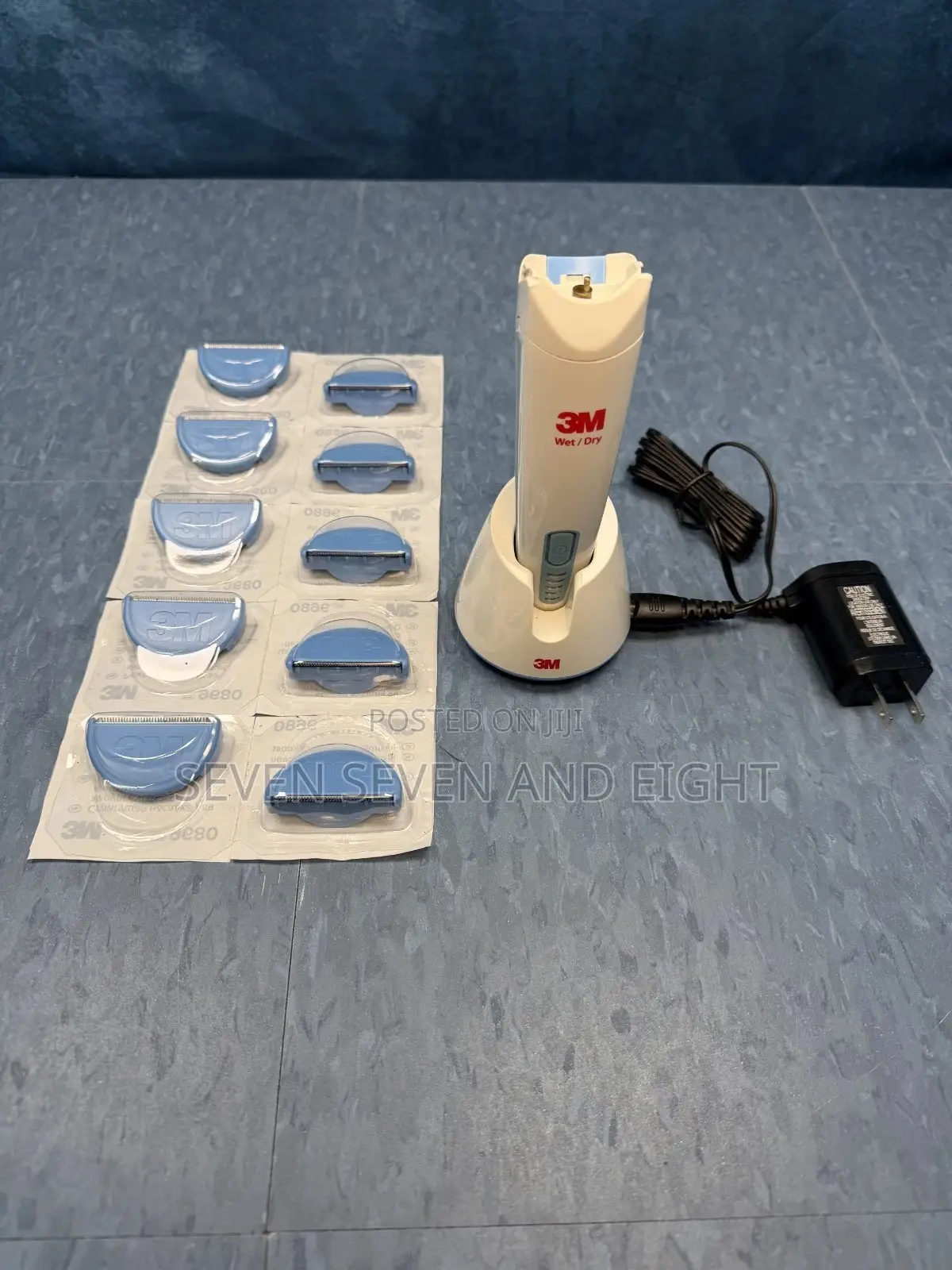 3M 9681 Surgical Clipper + Drop-in Charger +10 PCS 9680 Blades /Heads