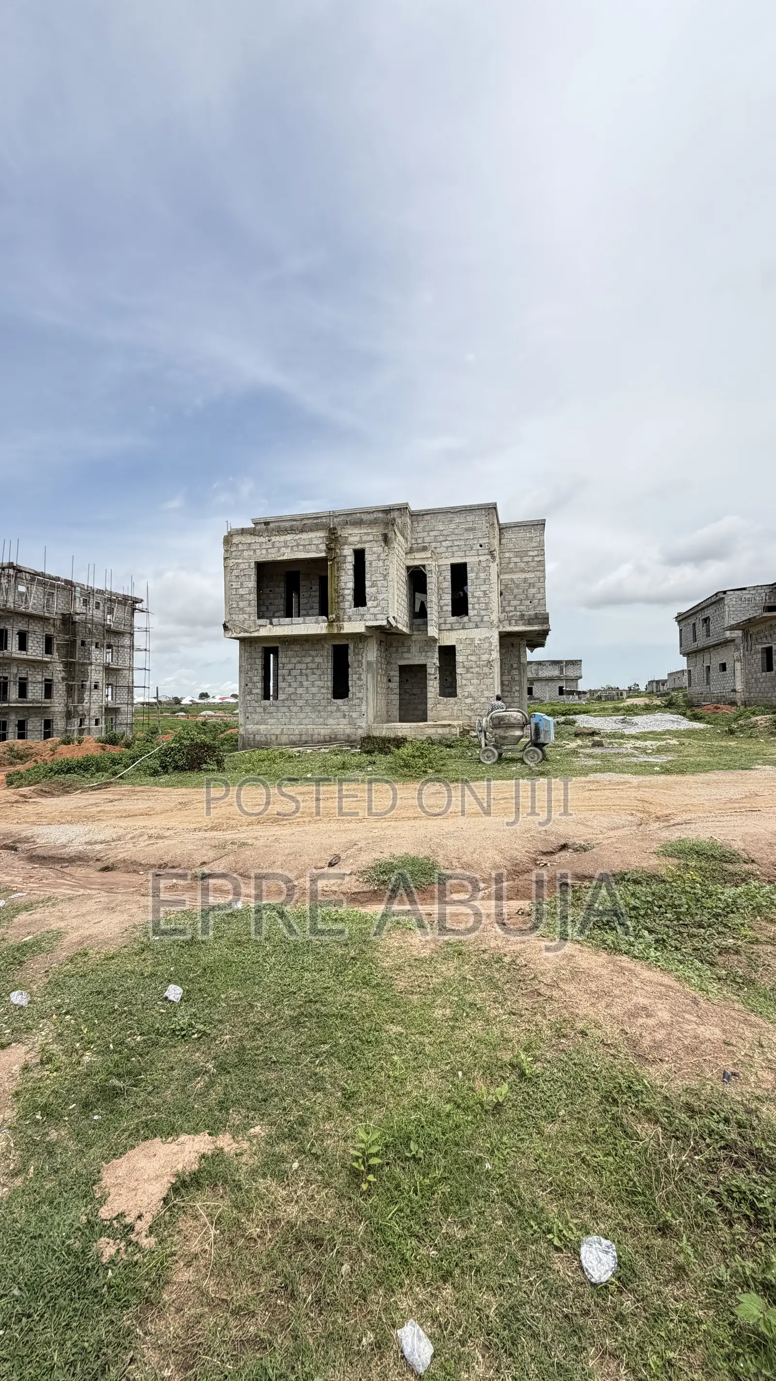 5bdrm Duplex in Idu for sale