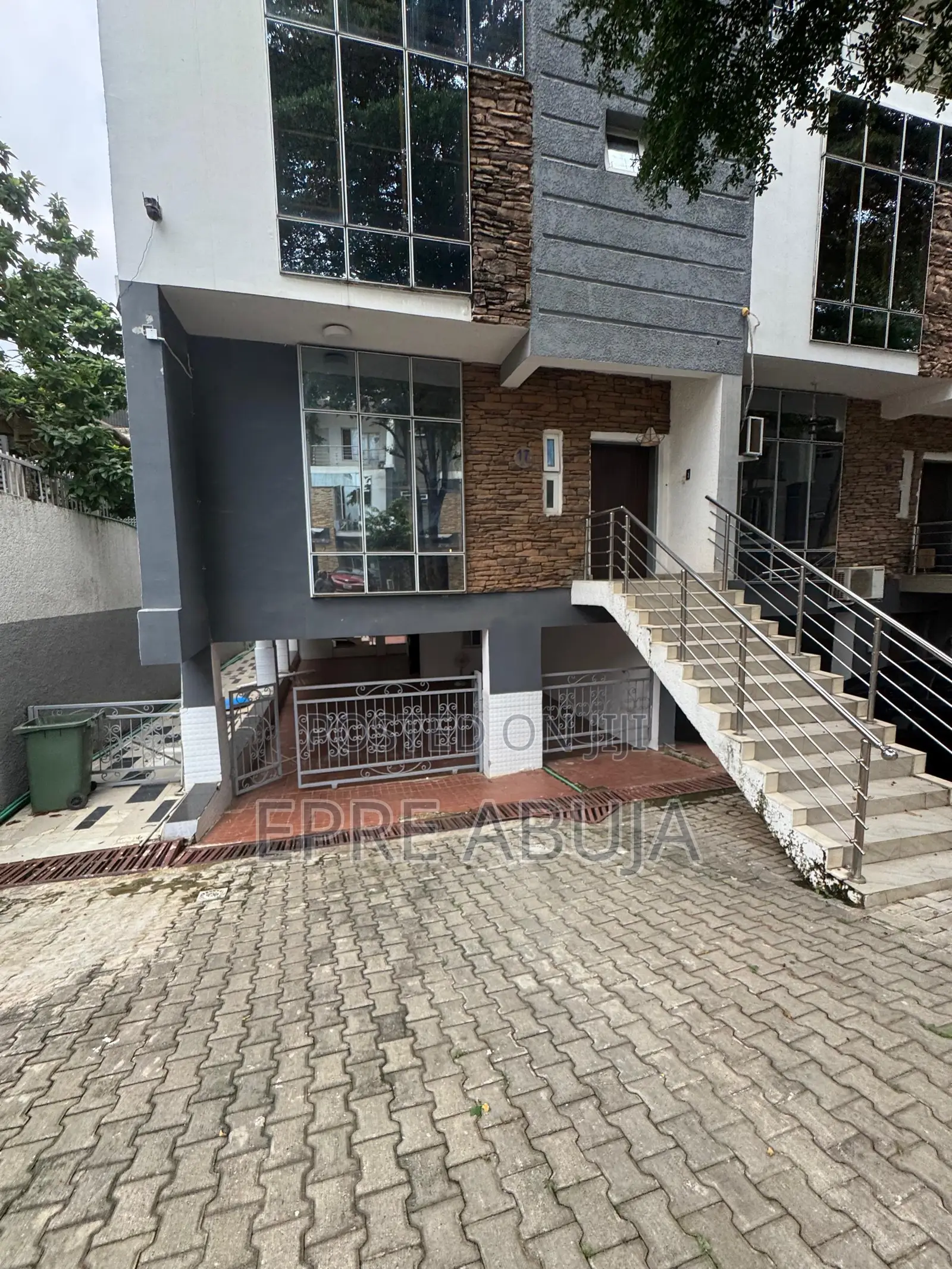 4bdrm Townhouse / Terrace in Guzape District for rent