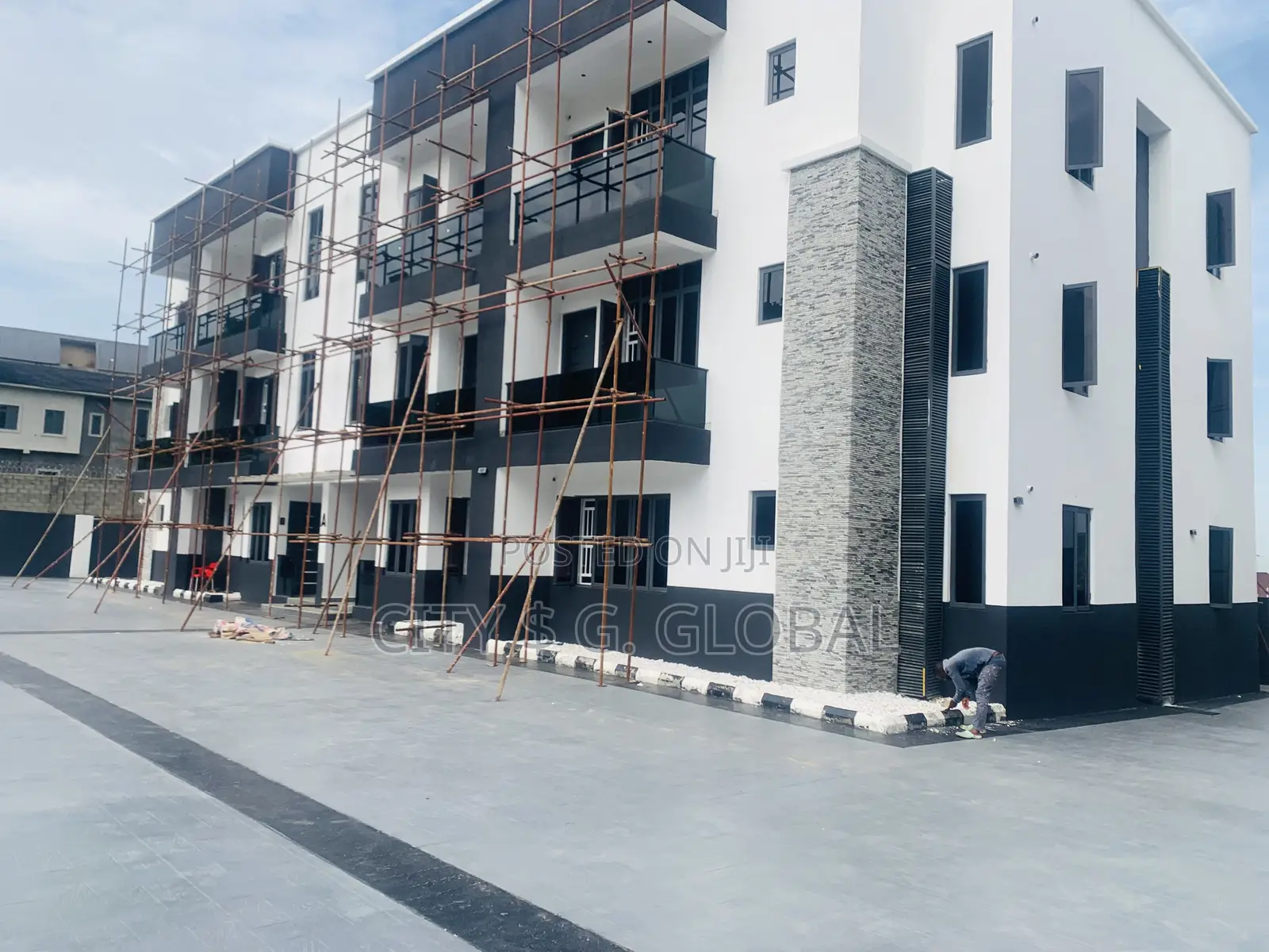 Furnished 3bdrm Block of Flats in Dawaki for sale