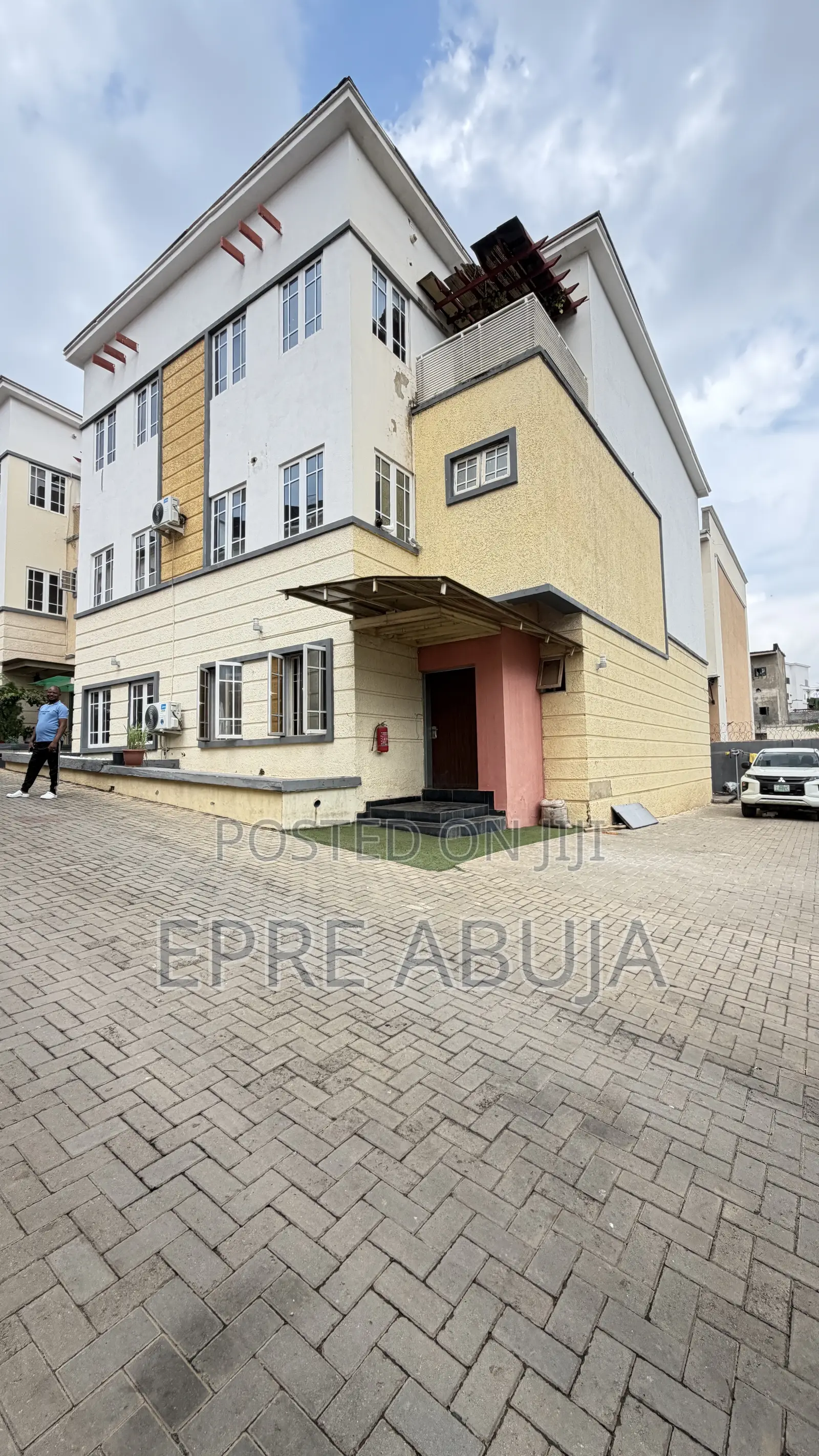 4bdrm Townhouse / Terrace in Guzape District for rent