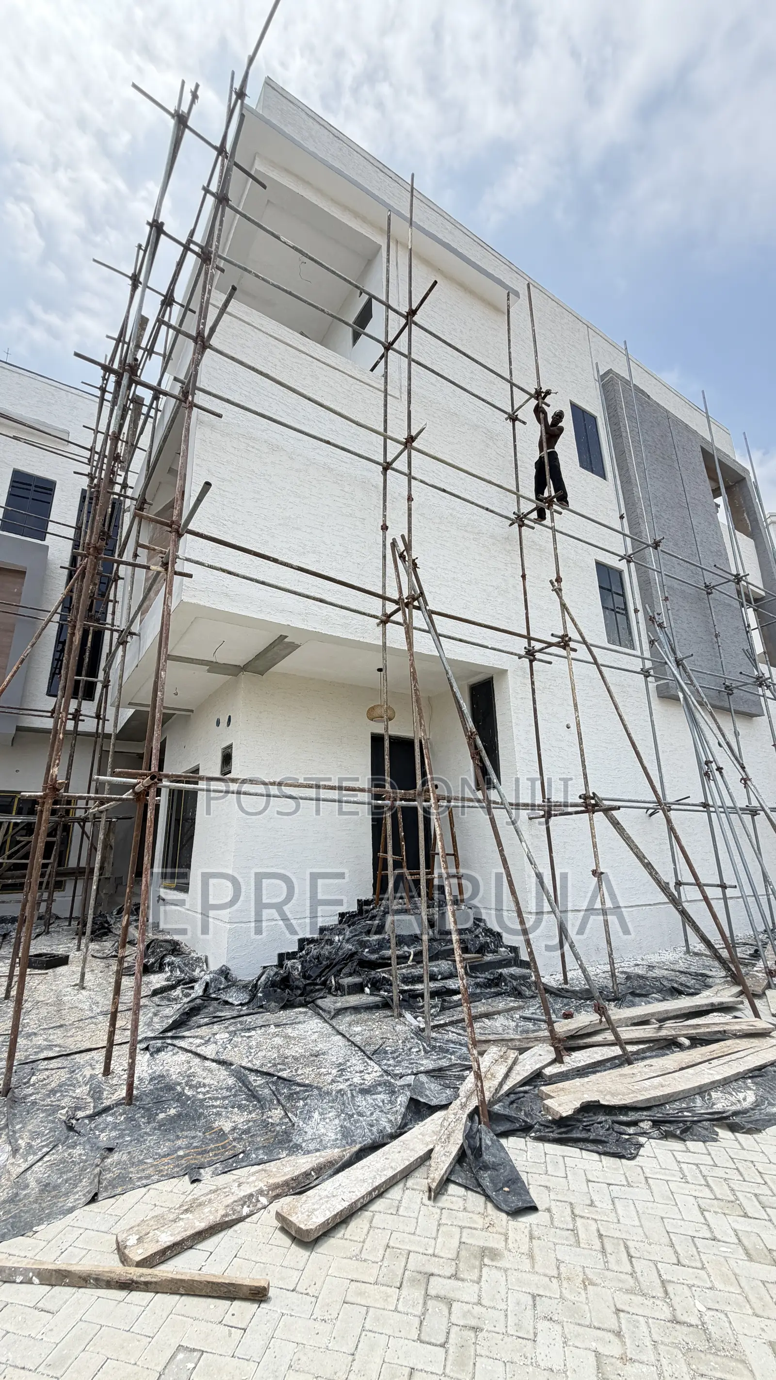 4bdrm Townhouse/Terrace in Guzape District for sale