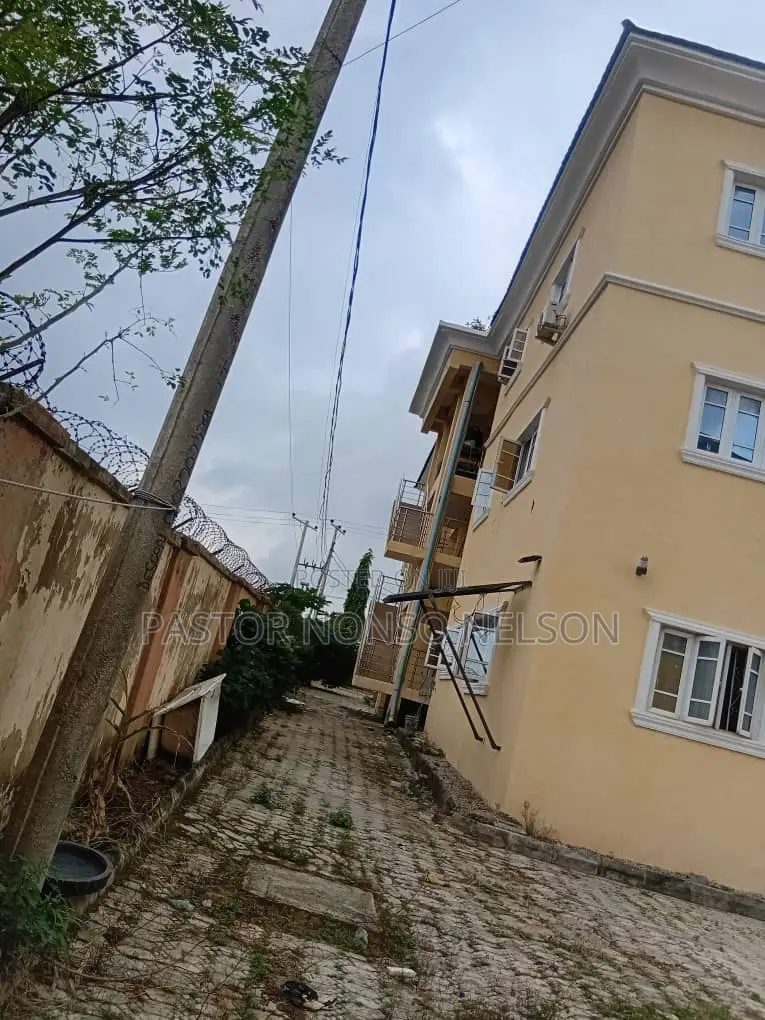 3bdrm Block of Flats in Fo1 Kubua Abuja, Kubwa for sale