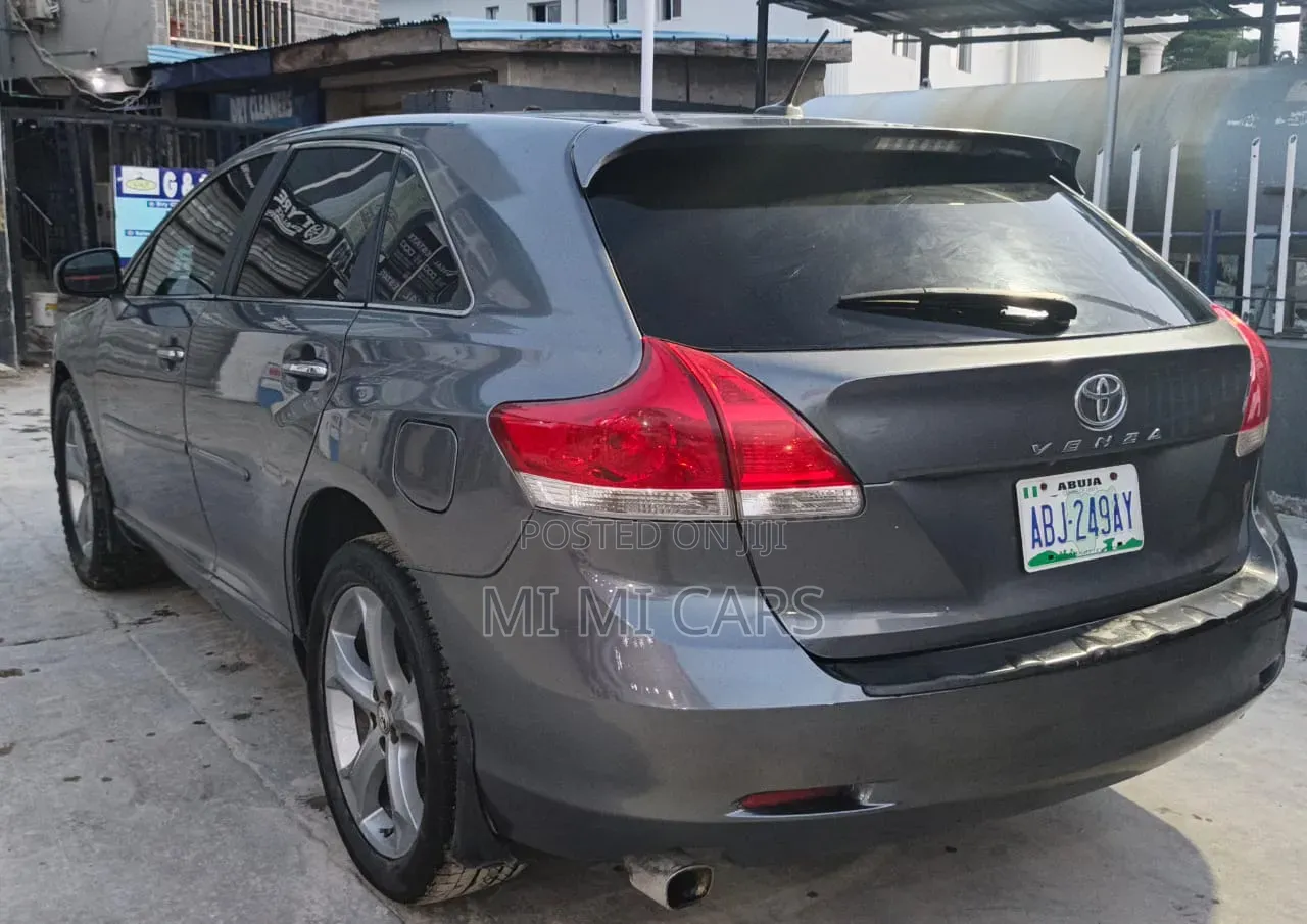 Toyota Venza 2010 Gray