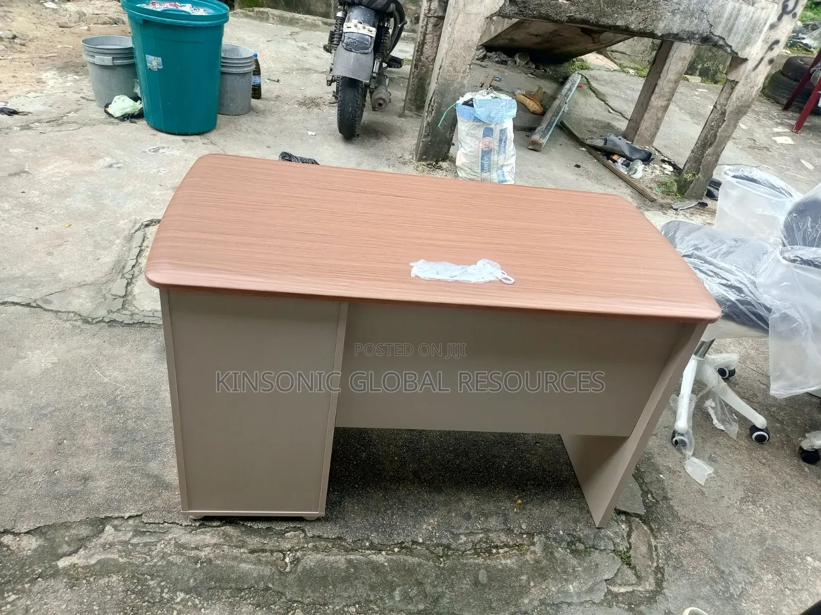 High Quality Office Table Size 1. 2 Meters