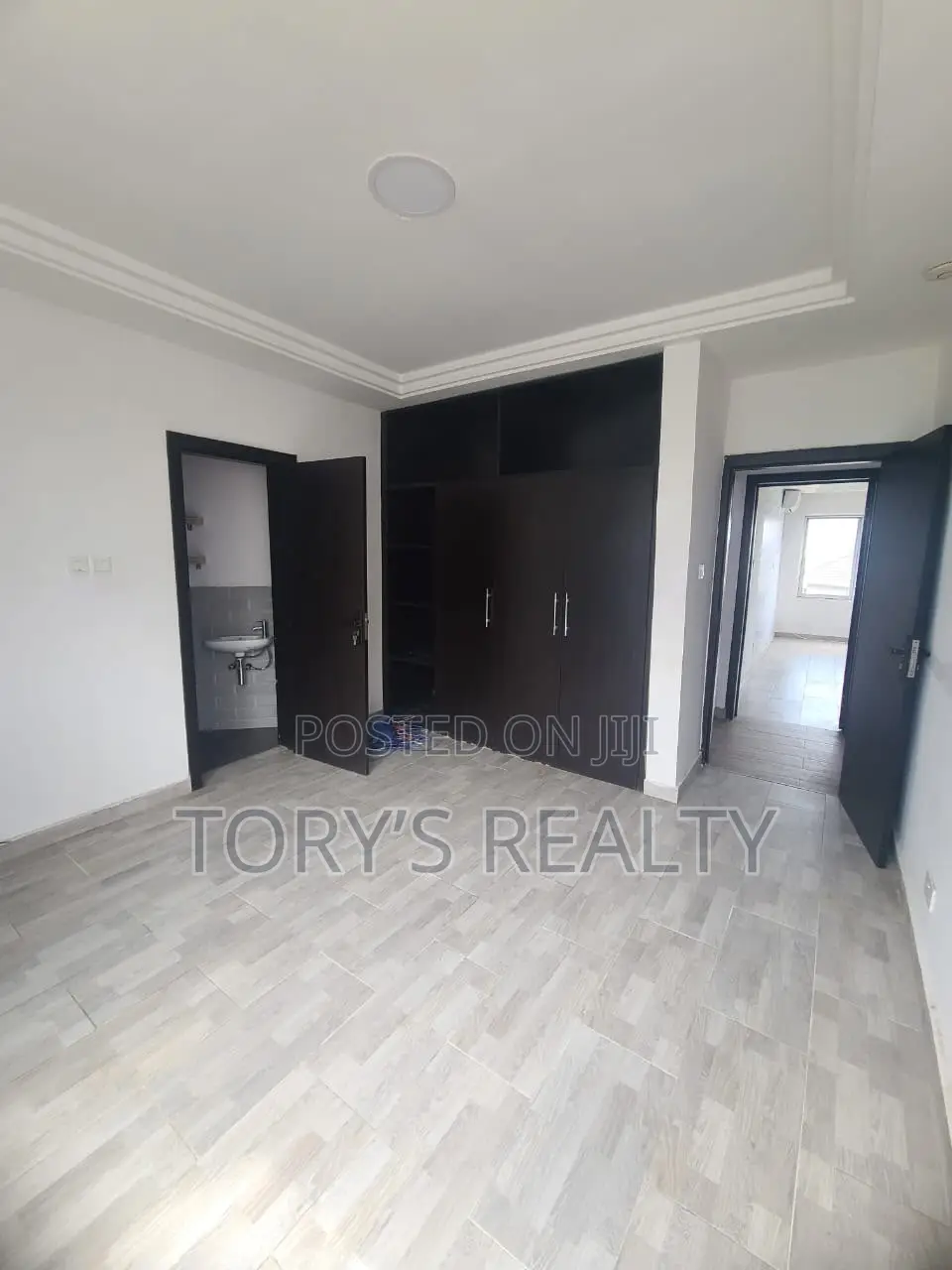 3bdrm Apartment in Osapa london for rent