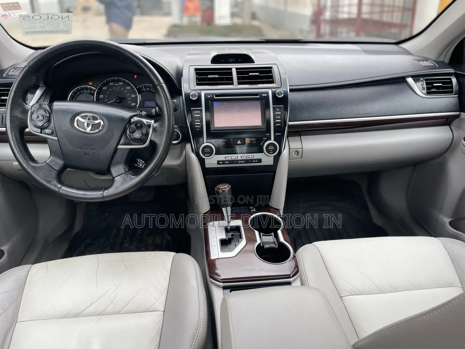 Toyota Camry XLE 4dr Sedan (2.5L 4cyl 6A) 2013 Gray