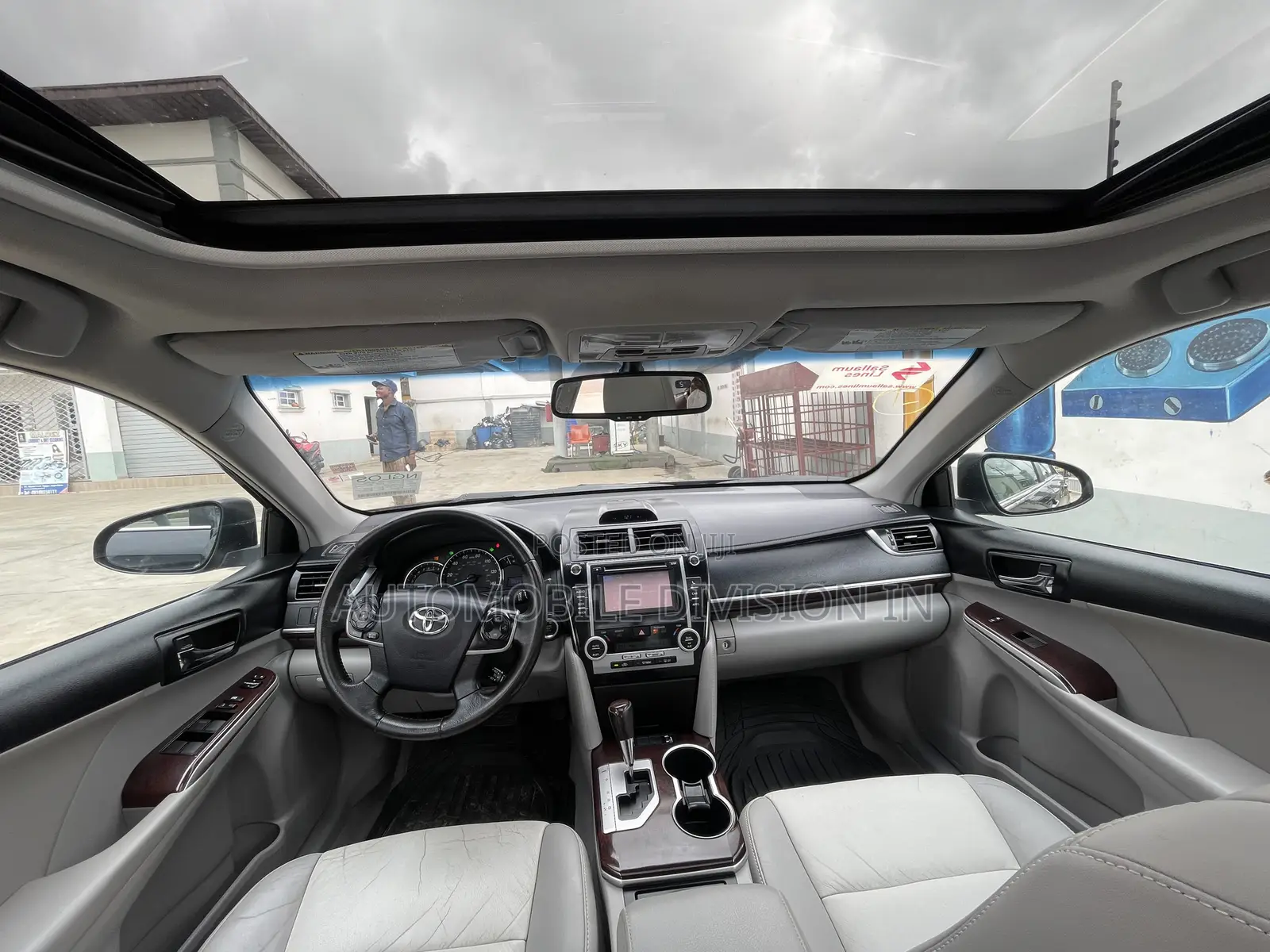 Toyota Camry XLE 4dr Sedan (2.5L 4cyl 6A) 2013 Gray
