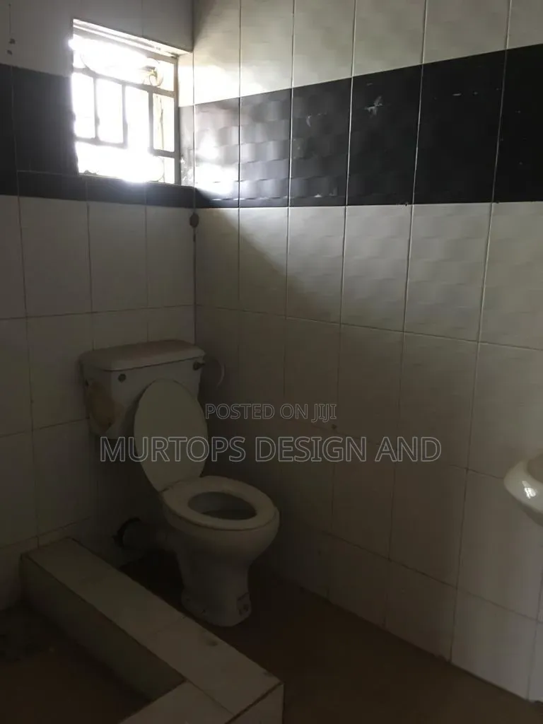 11bdrm Block of Flats in Ikorodu Garage for sale