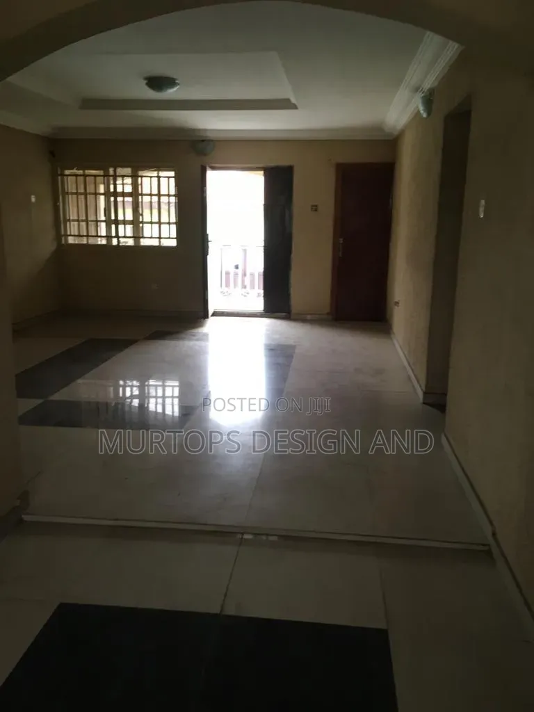 11bdrm Block of Flats in Ikorodu Garage for sale