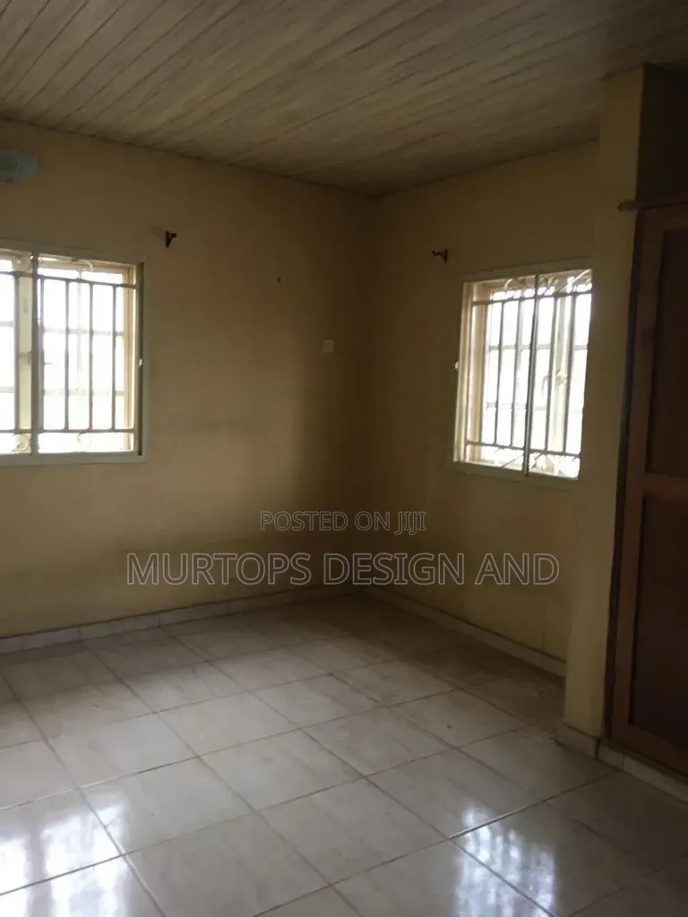 11bdrm Block of Flats in Ikorodu Garage for sale