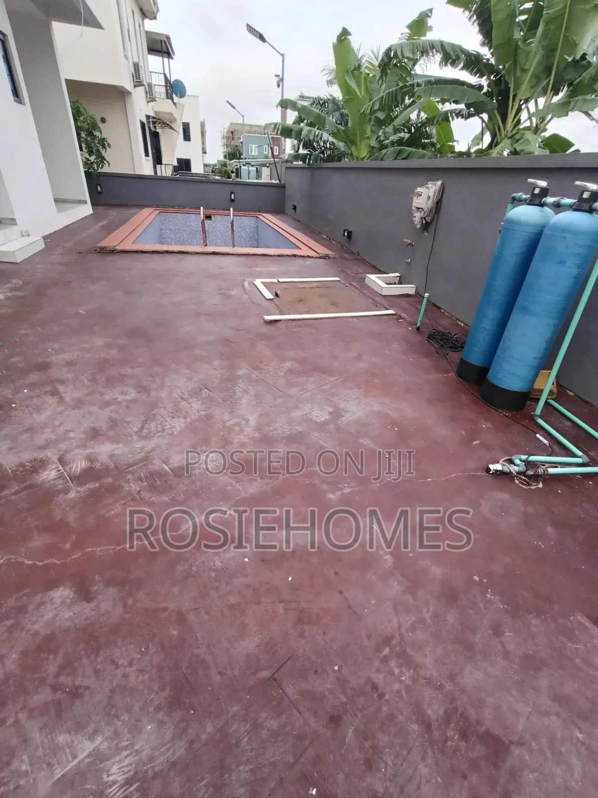 5bdrm Duplex in Chaplain Court, Ogombo for sale