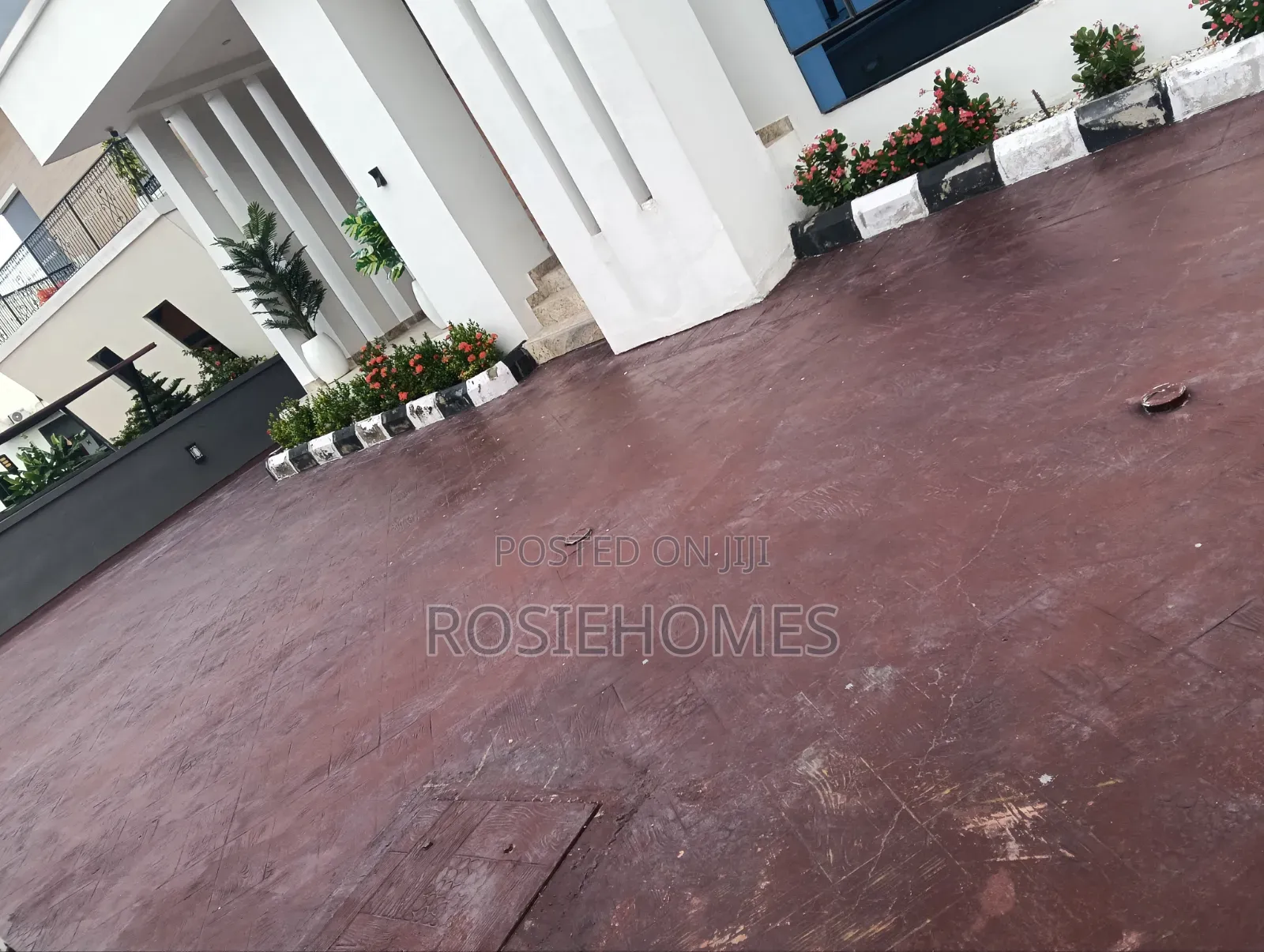 5bdrm Duplex in Chaplain Court, Ogombo for sale
