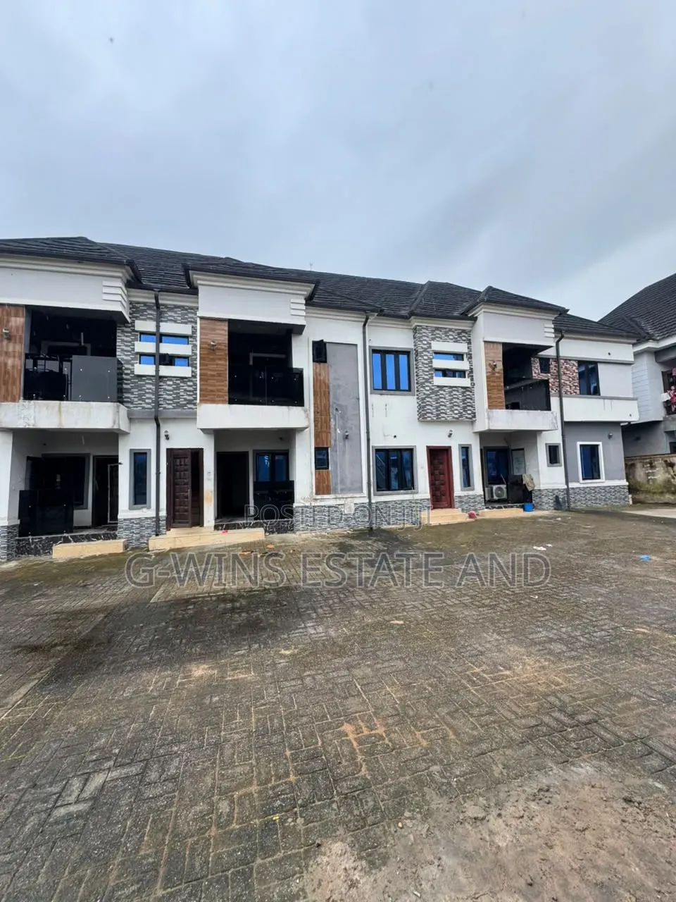 2bdrm Block of Flats in Okhuoromi Off for sale