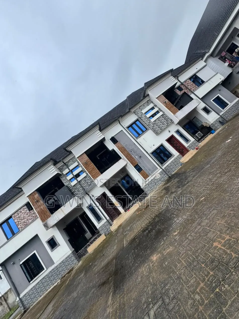 2bdrm Block of Flats in Okhuoromi Off for sale