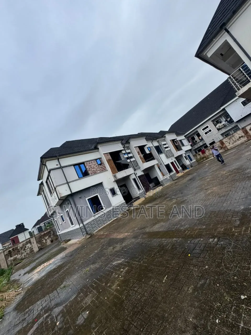 2bdrm Block of Flats in Okhuoromi Off for sale