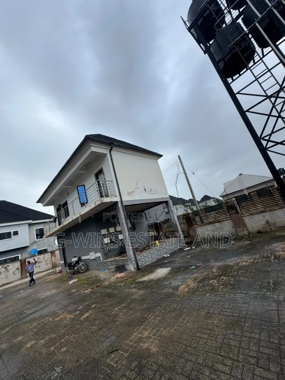 2bdrm Block of Flats in Okhuoromi Off for sale