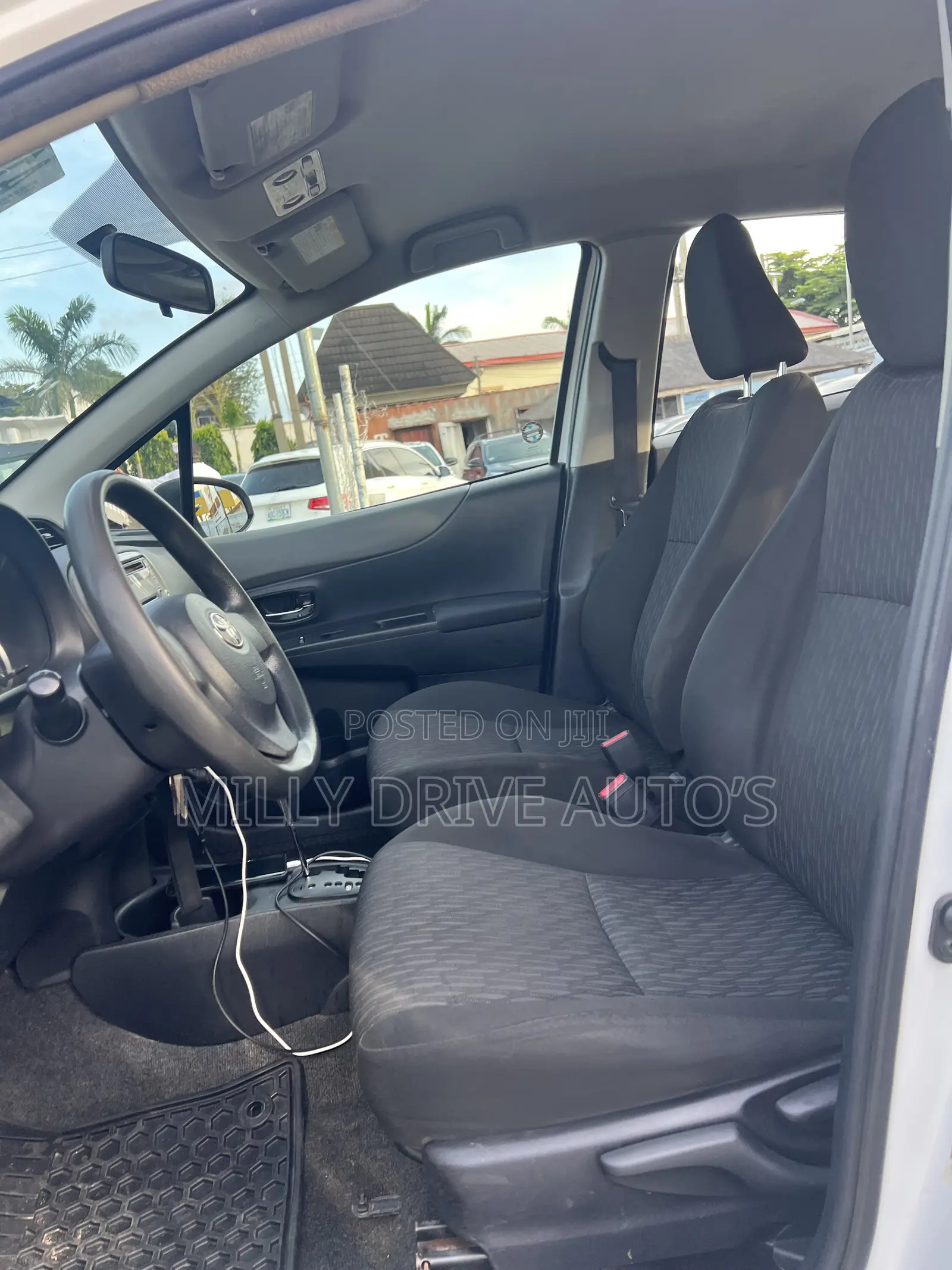 Toyota Yaris LE Hatchback 5dr 2014 White