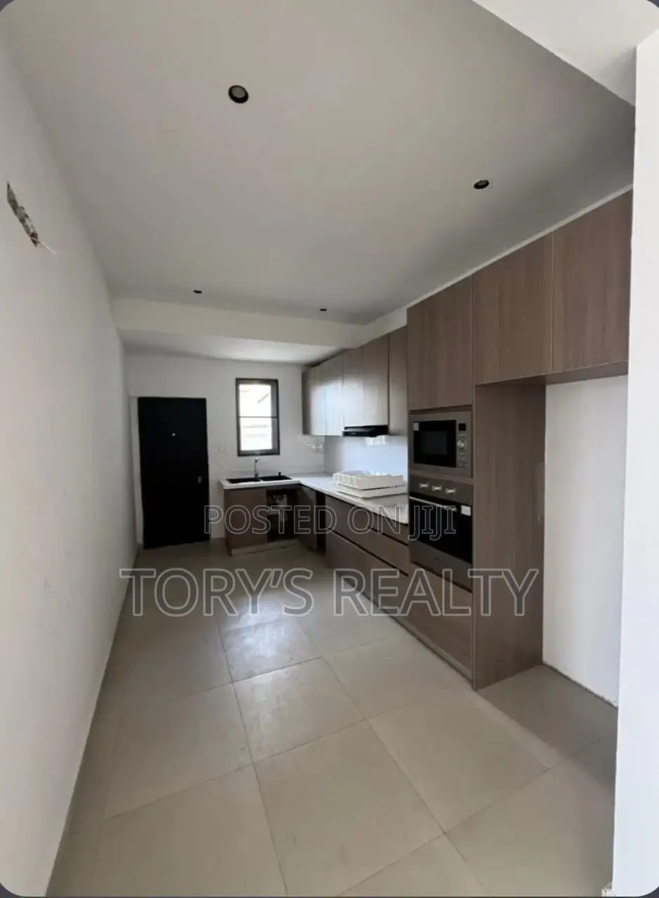 3bdrm Apartment in Lekki Phase 1 for rent