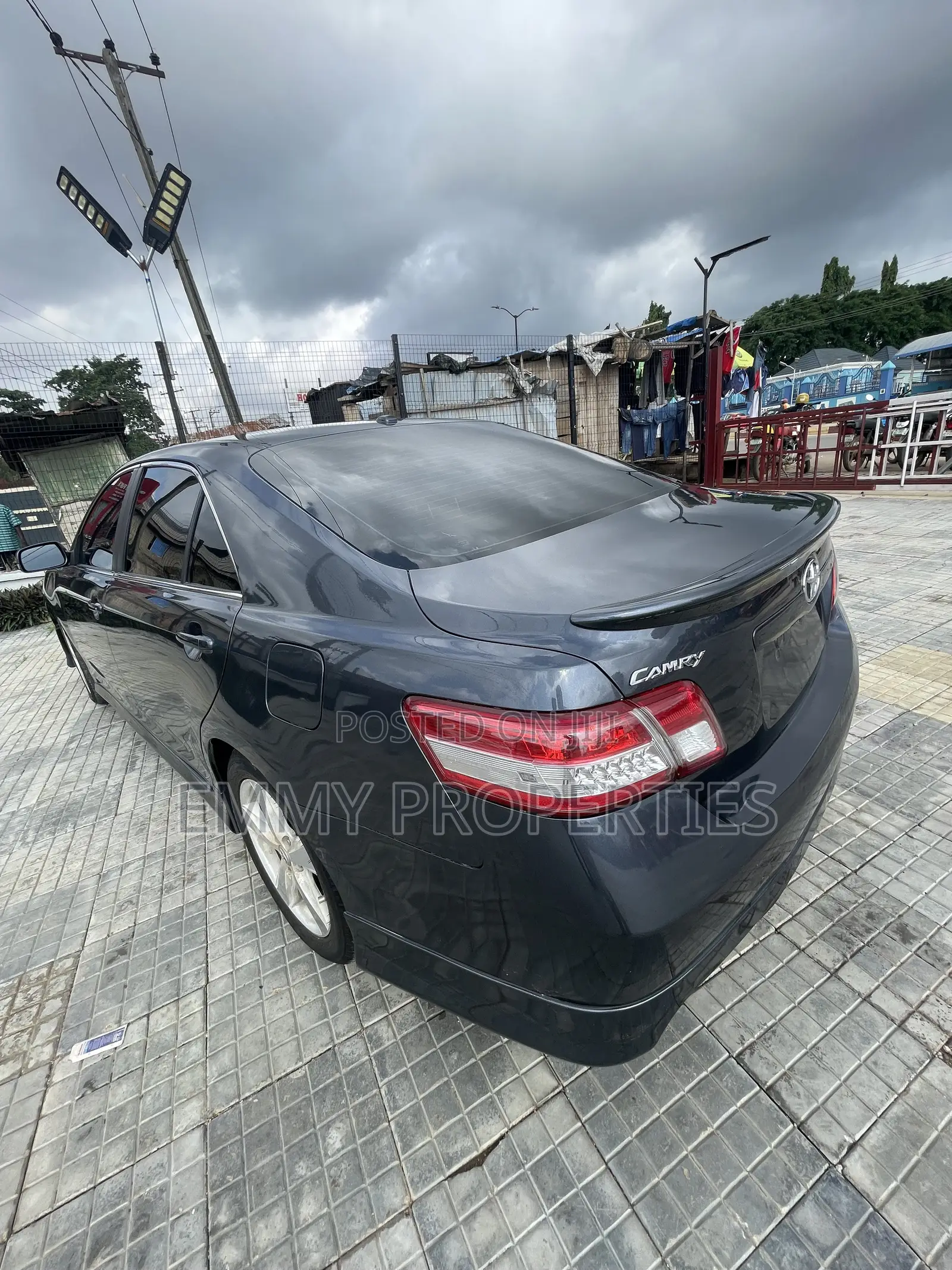 Toyota Camry SE 4dr Sedan (2.5L 4cyl 6A) 2011 Gray