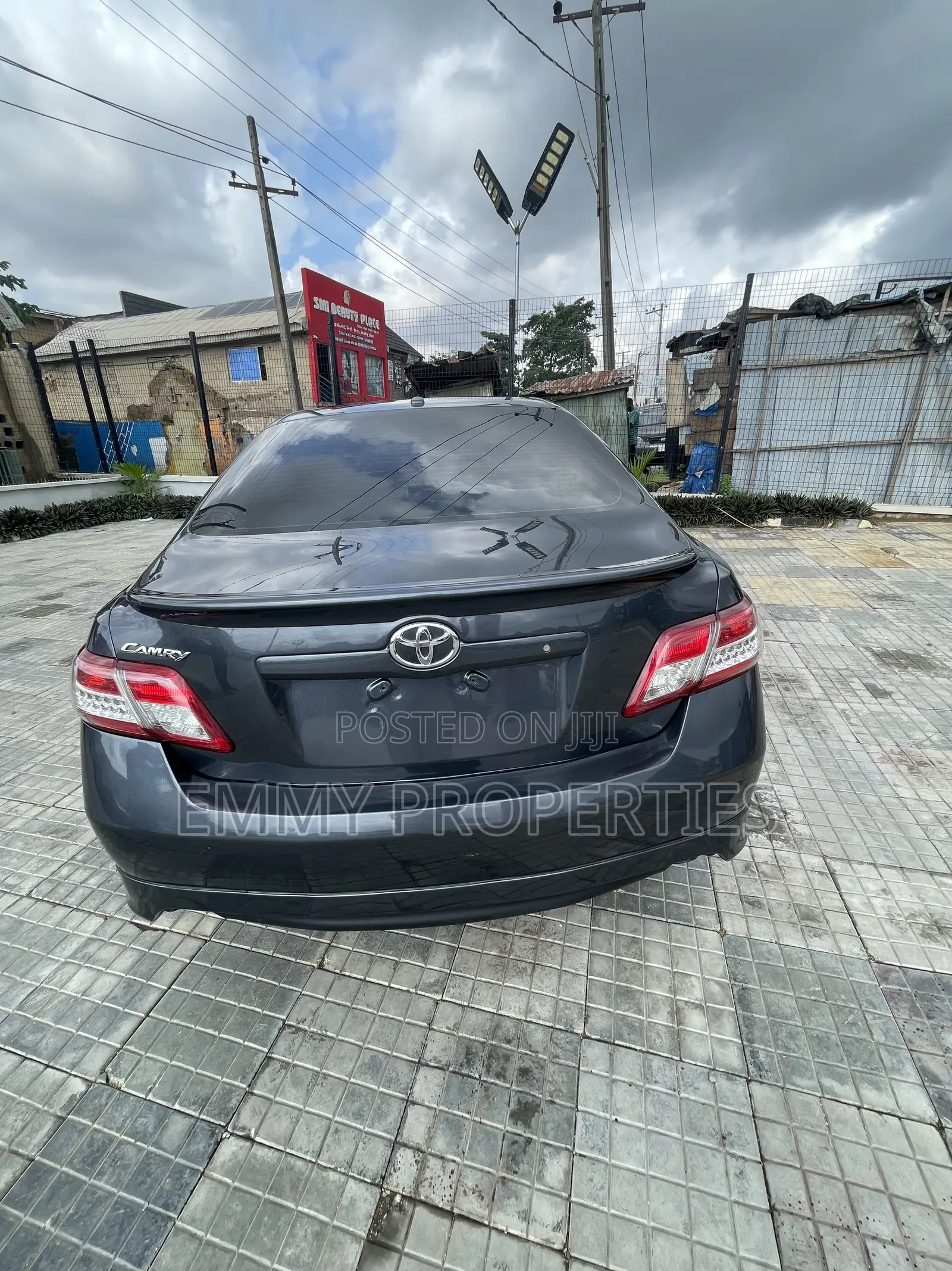 Toyota Camry SE 4dr Sedan (2.5L 4cyl 6A) 2011 Gray