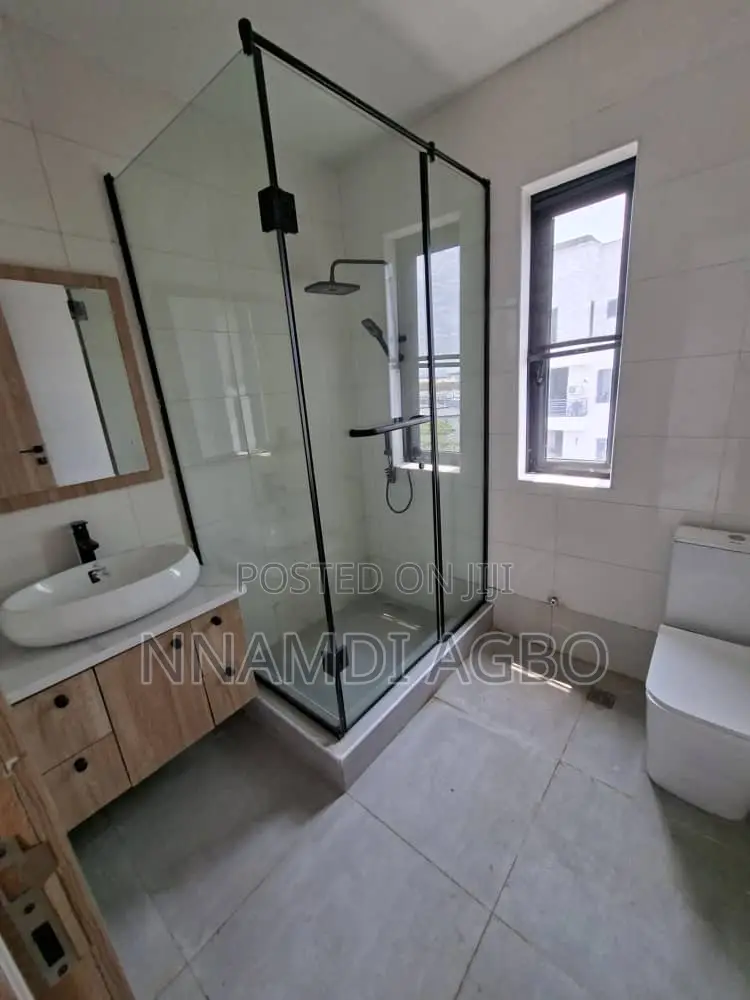 2bdrm Apartment in Lekki Phase 1 for sale
