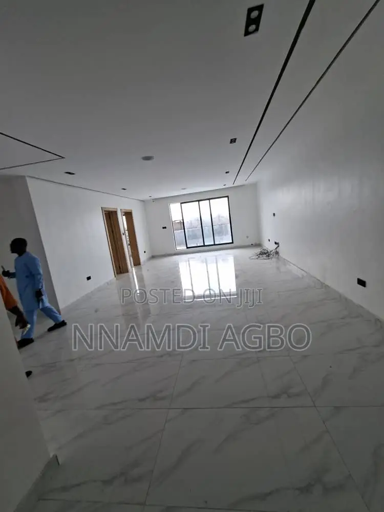 2bdrm Apartment in Lekki Phase 1 for sale