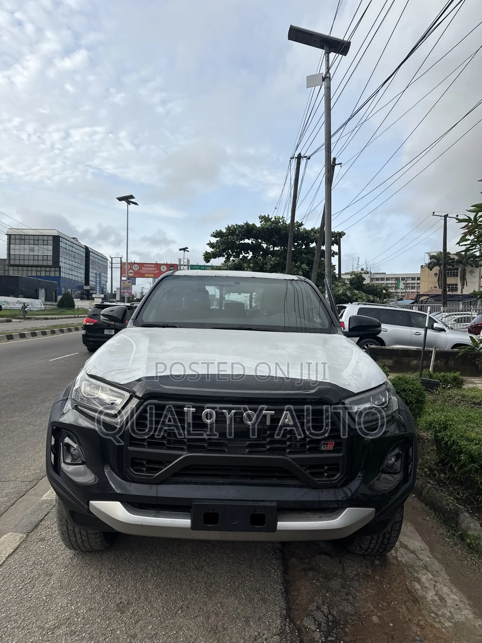 New Toyota Hilux 2025 Black