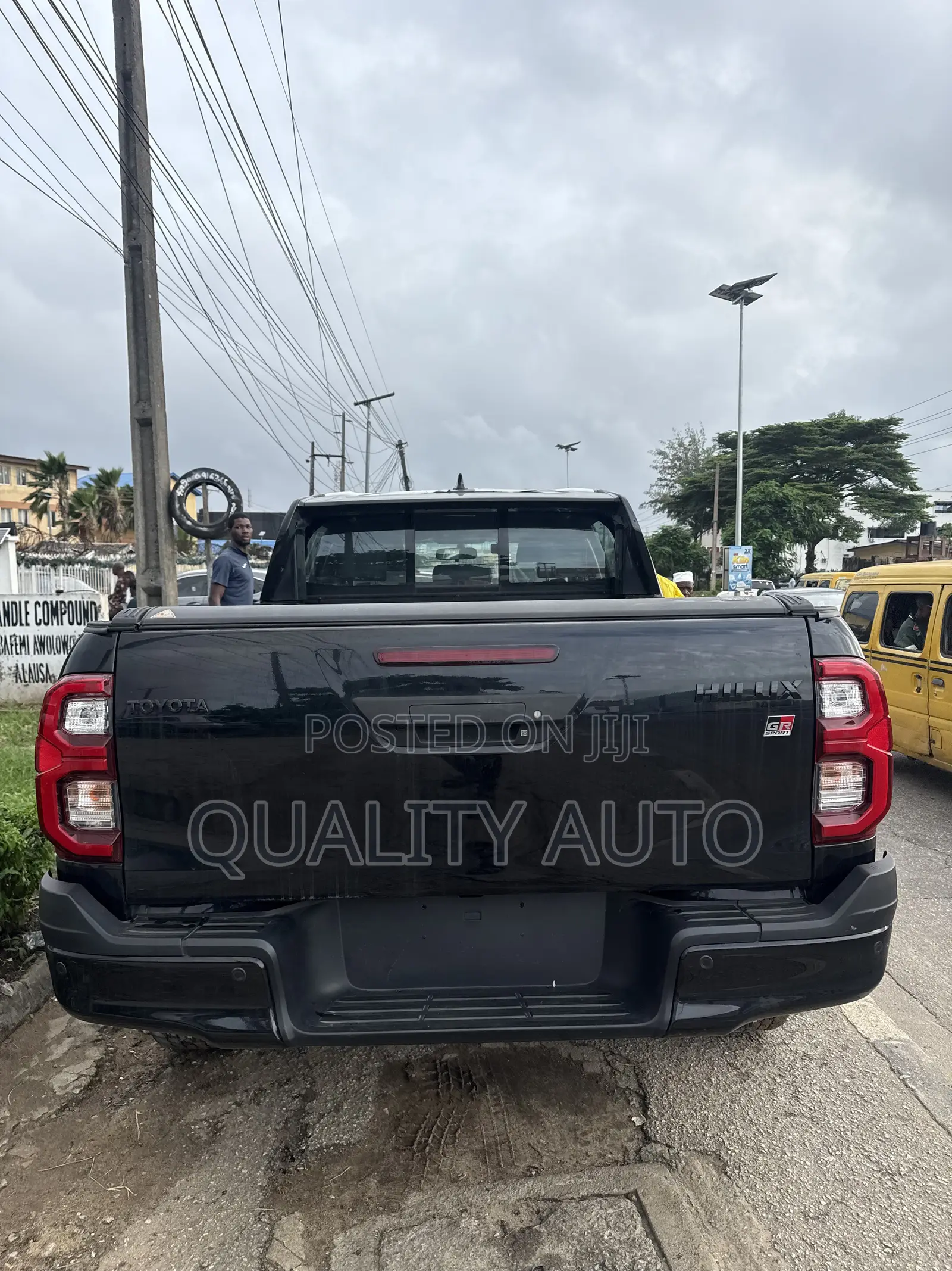 New Toyota Hilux 2025 Black