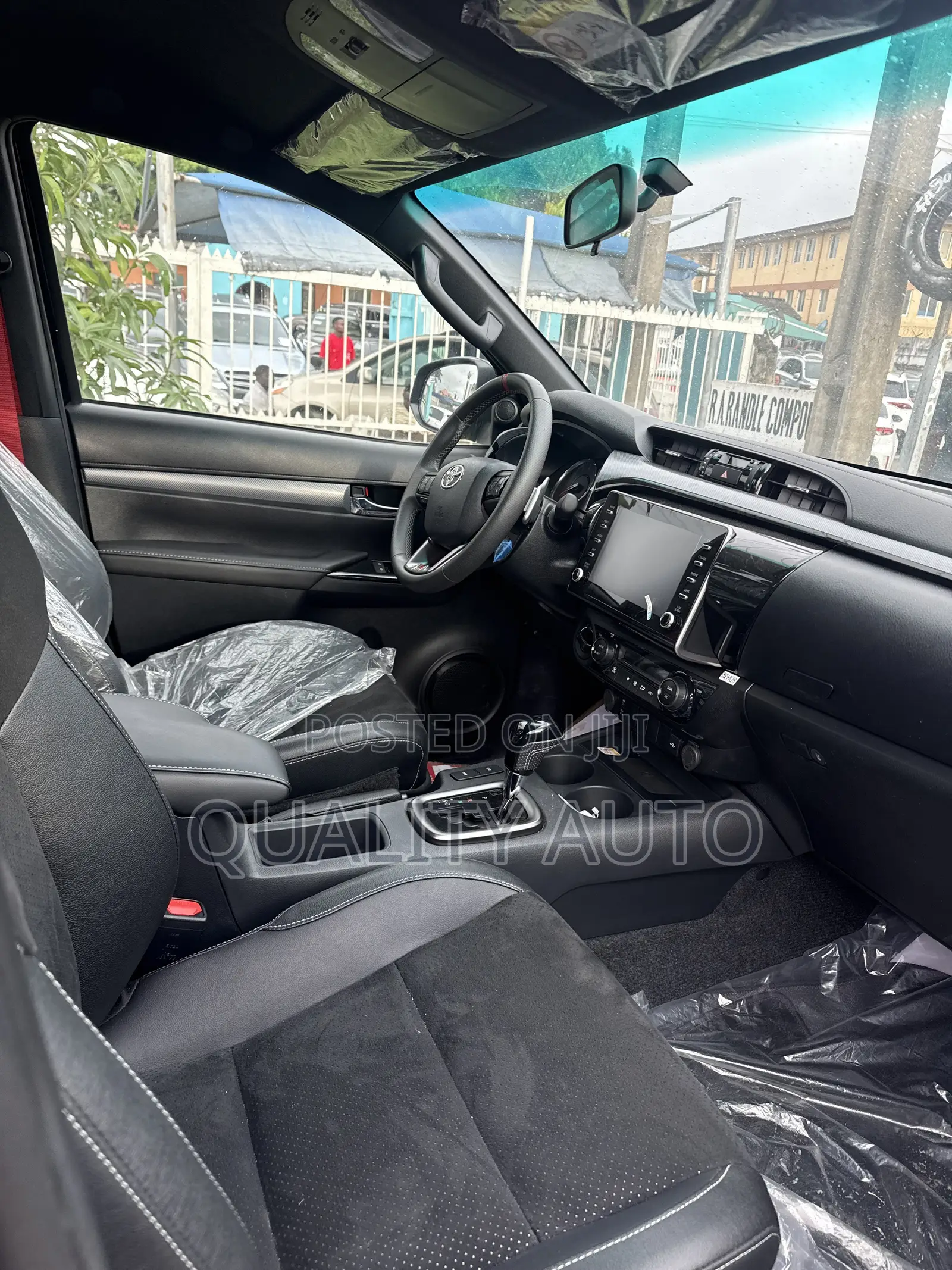 New Toyota Hilux 2025 Black