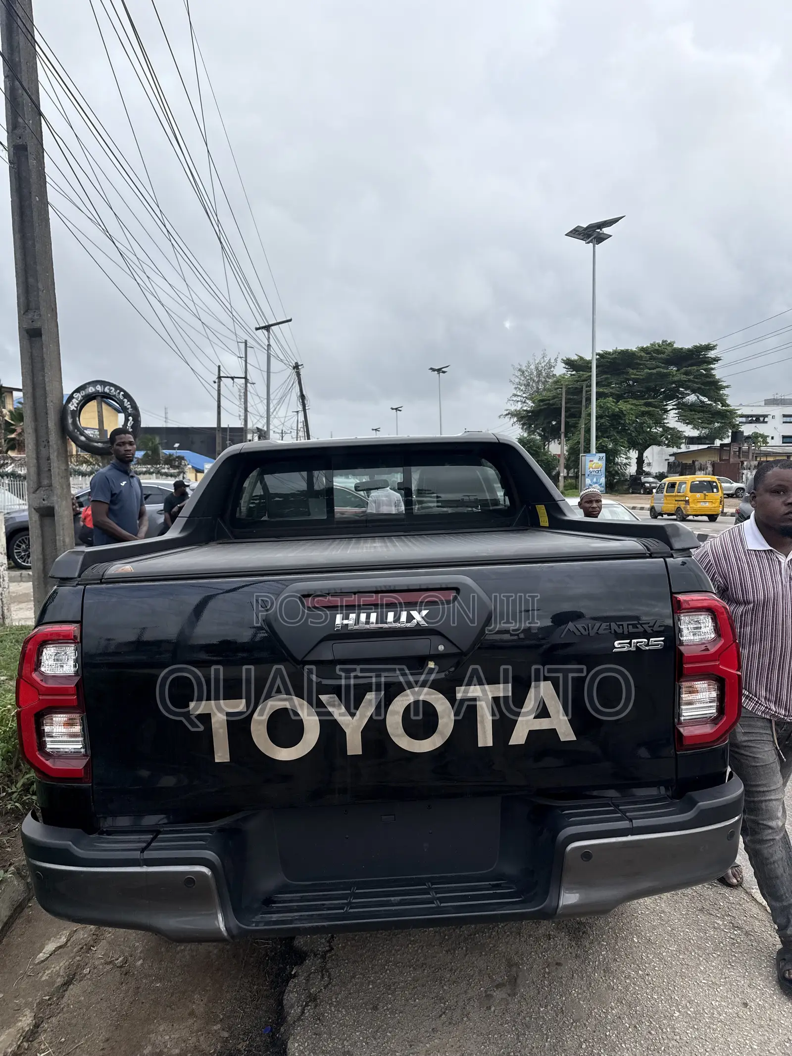 New Toyota Hilux 2025 Black