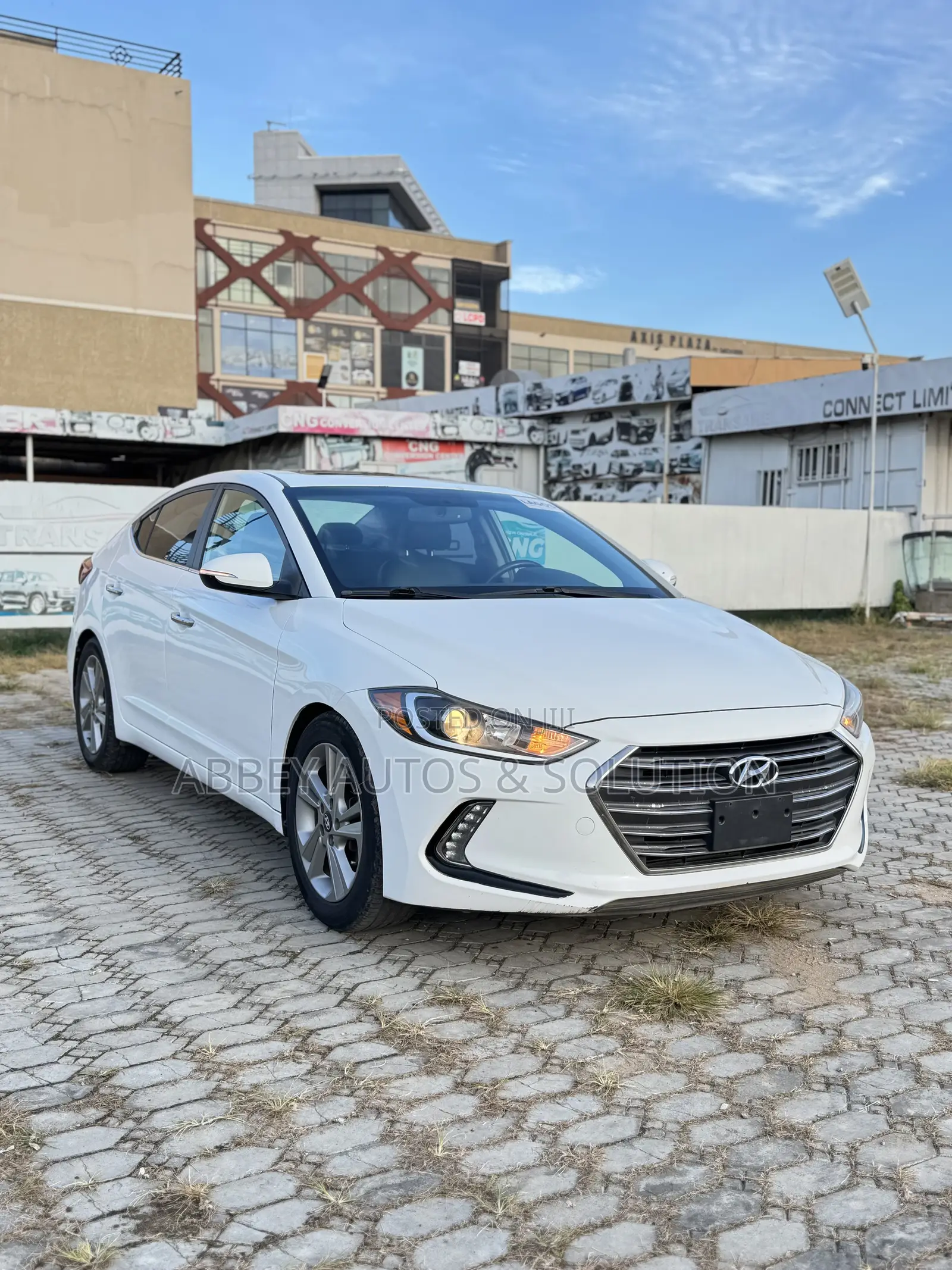Hyundai Elantra Limited Sedan FWD (1.8L 4cyl 6A) 2016 White