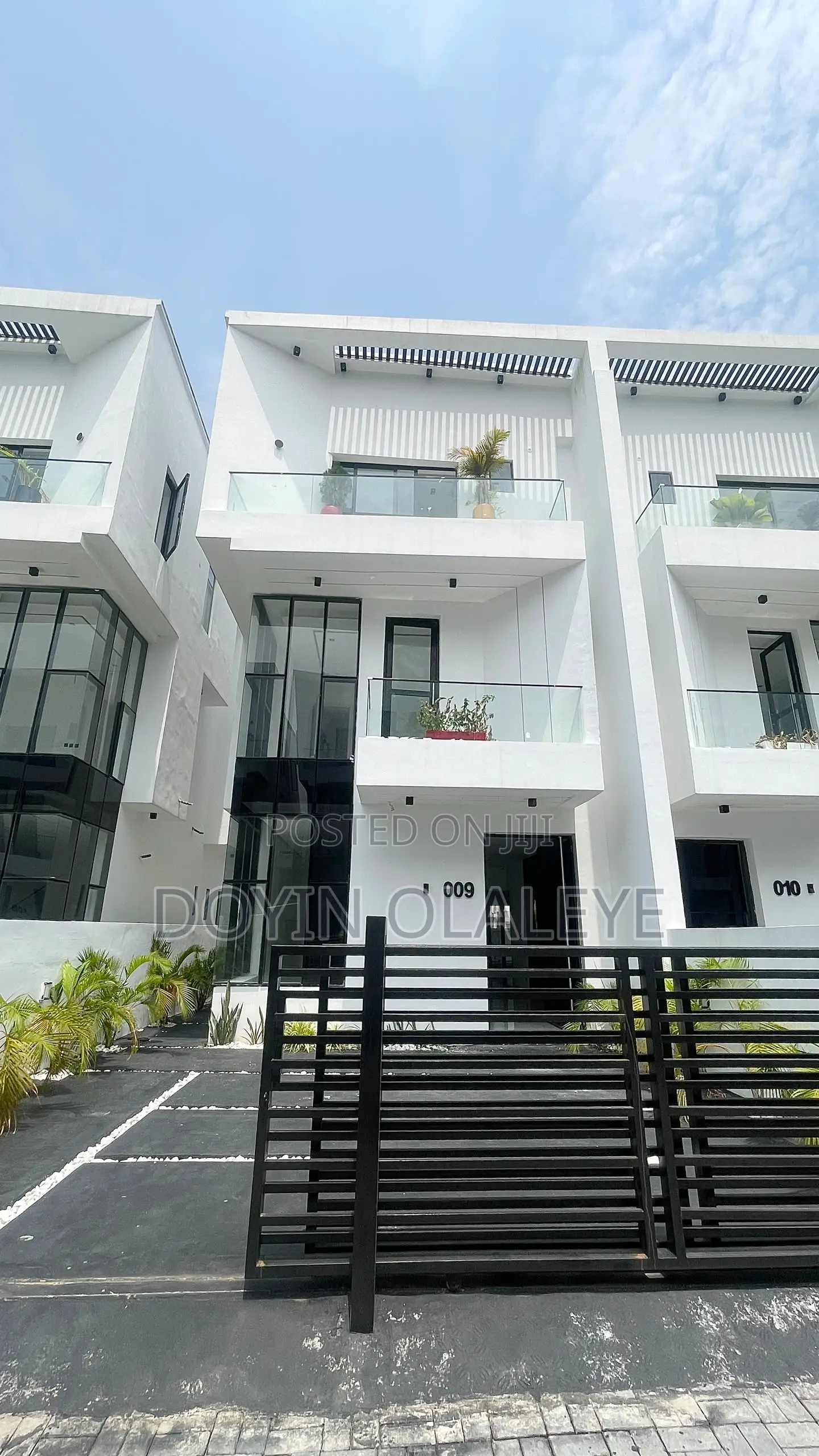 4bdrm Duplex in Ikota for sale