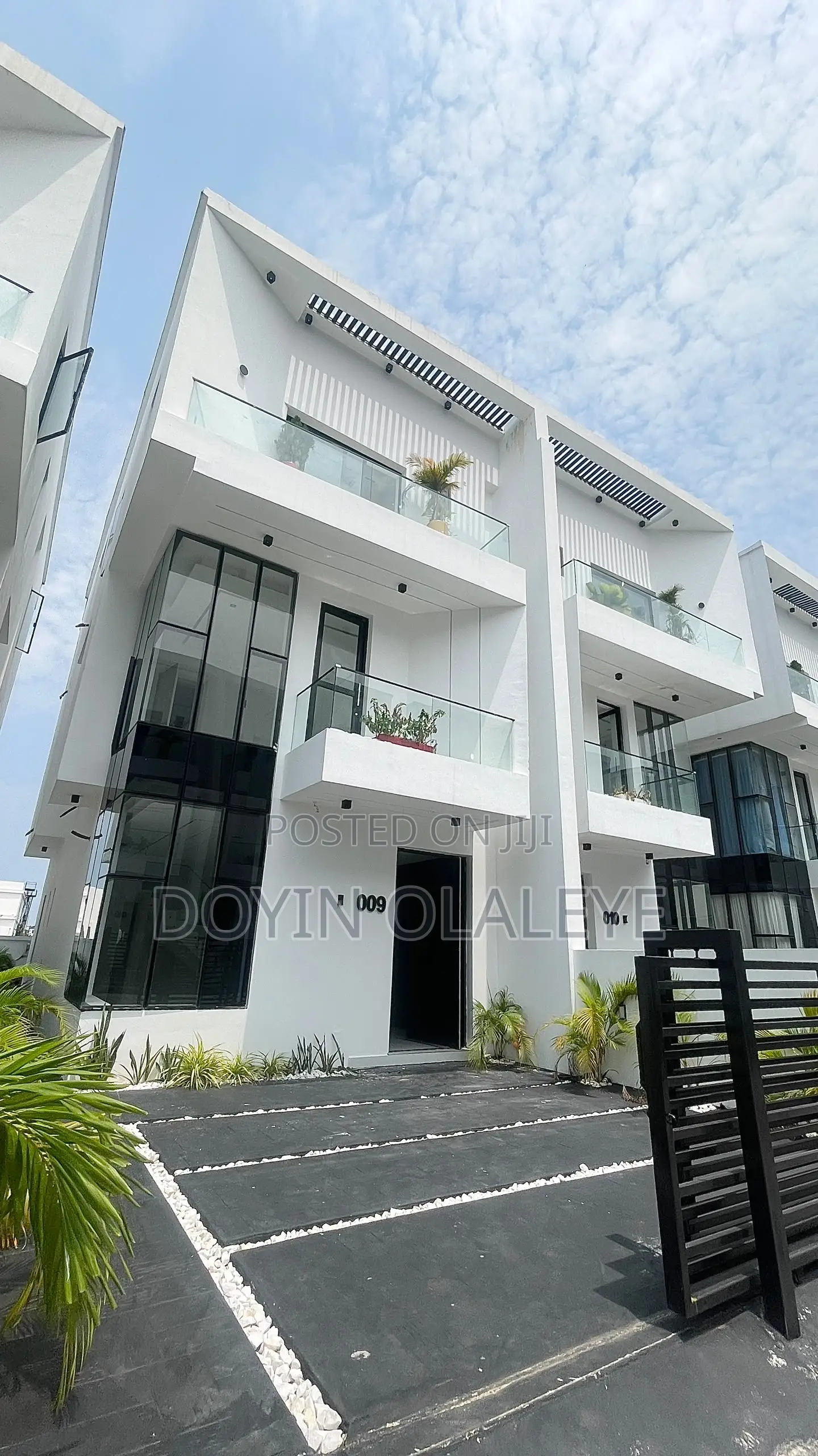 4bdrm Duplex in Ikota for sale