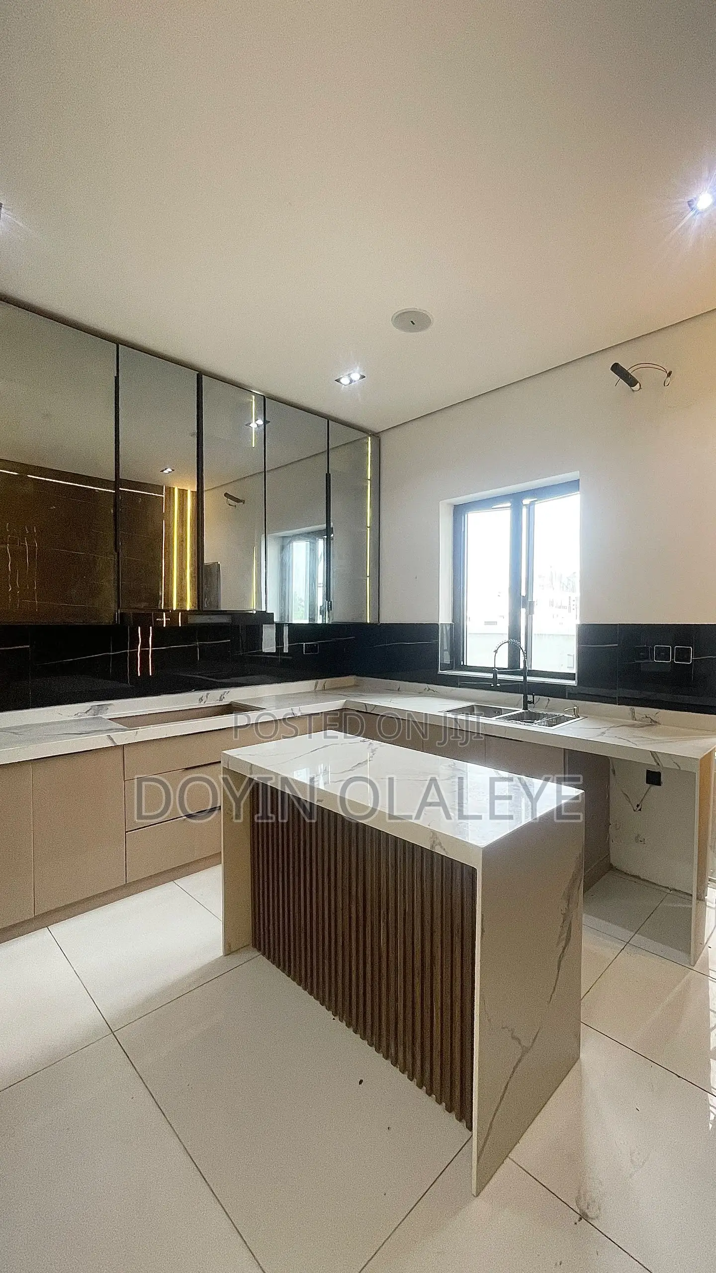 4bdrm Duplex in Ikota for sale