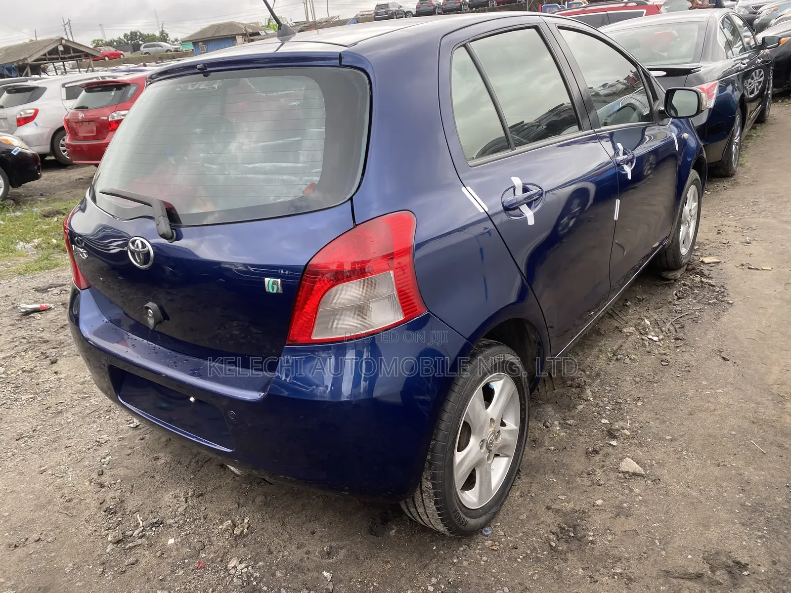 Toyota Yaris Base Sedan 4dr 2010 Blue