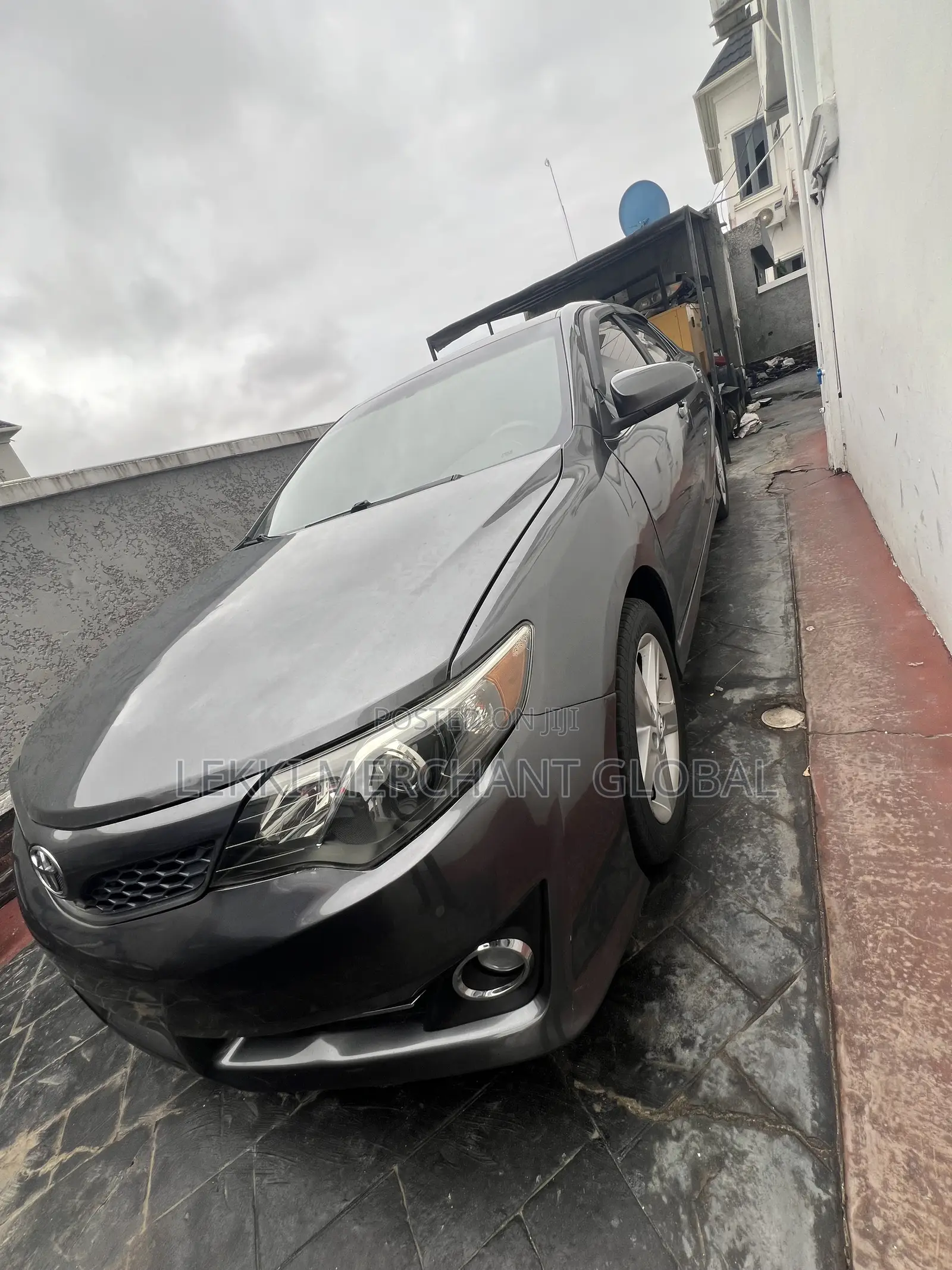 Toyota Camry SE 4dr Sedan (2.5L 4cyl 6A) 2012 Gray
