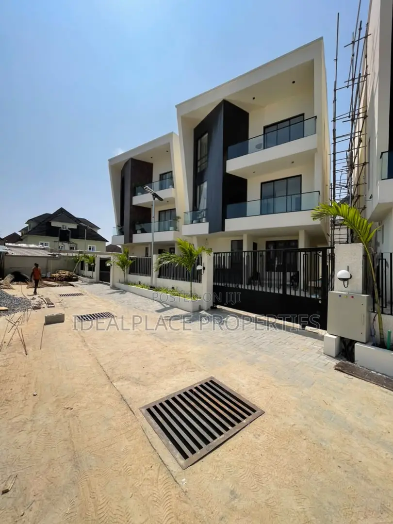 5bdrm Duplex in Lekki for sale