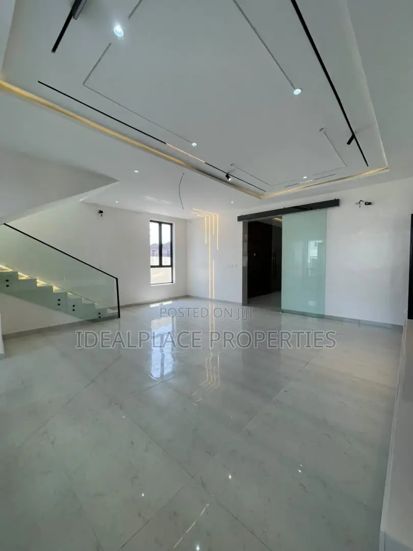 5bdrm Duplex in Lekki for sale