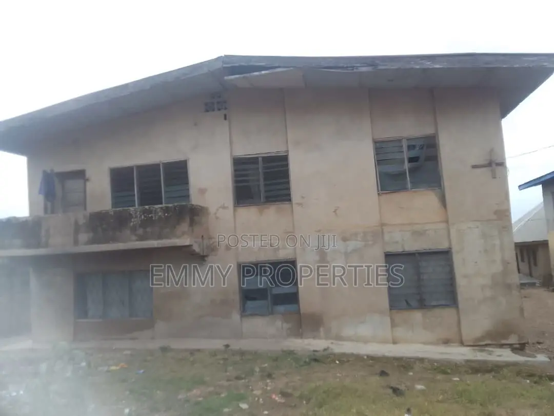 4bdrm Block of Flats in Oluyole for sale