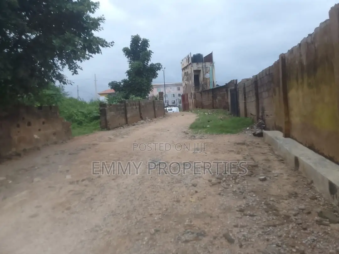 4bdrm Block of Flats in Oluyole for sale