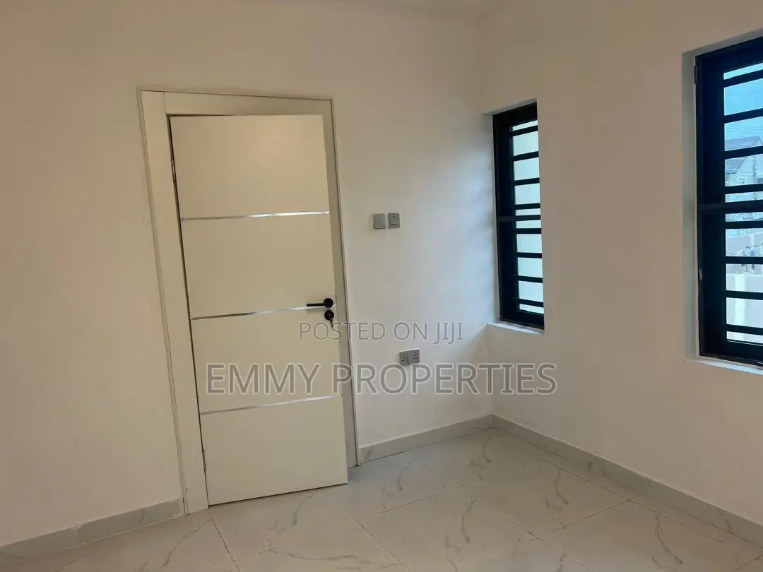 Furnished 5bdrm Duplex in Olopade Agoro, Oluyole for sale