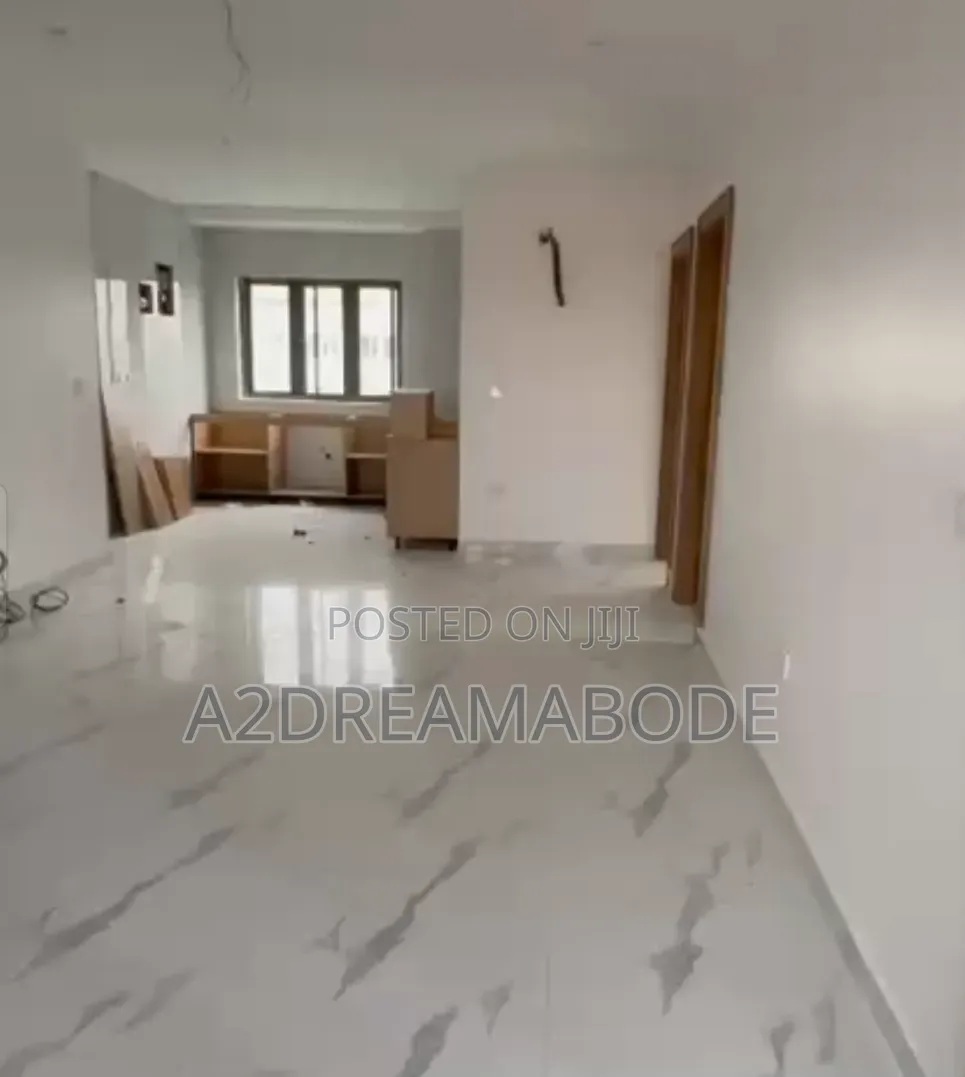 3bdrm Apartment in Yaba, Alagomeji for rent