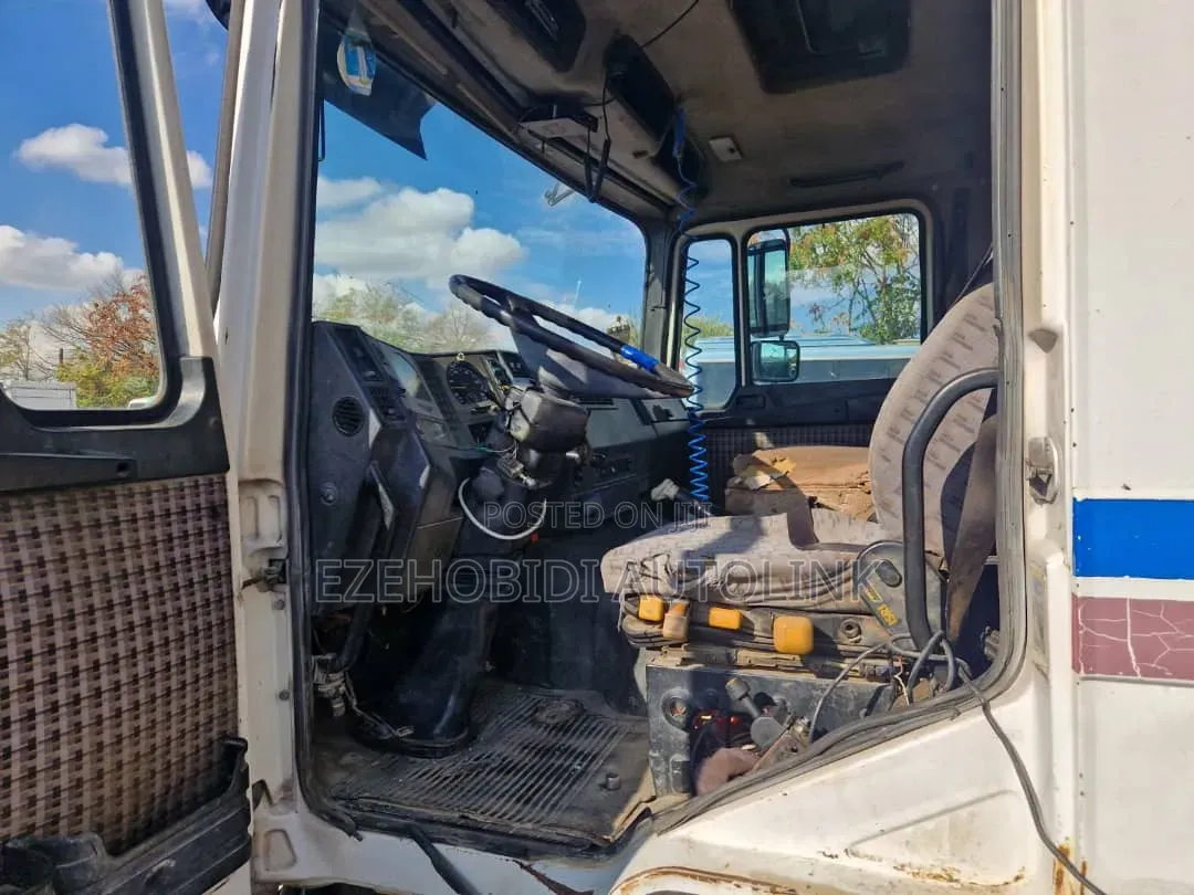 Tokunbo Mandiesel 37-422 Truck. 10tyres. With 6cylinder Turbo Engine.