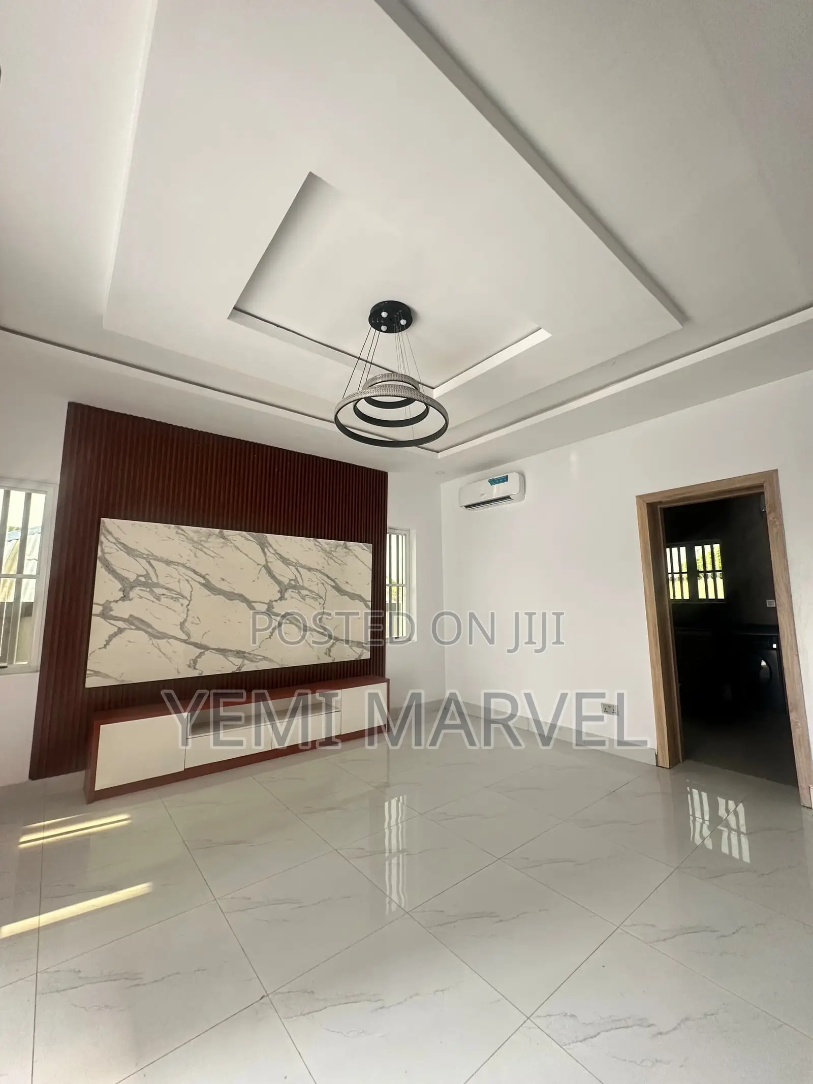 5bdrm Duplex in Main Jericho Gra, for sale