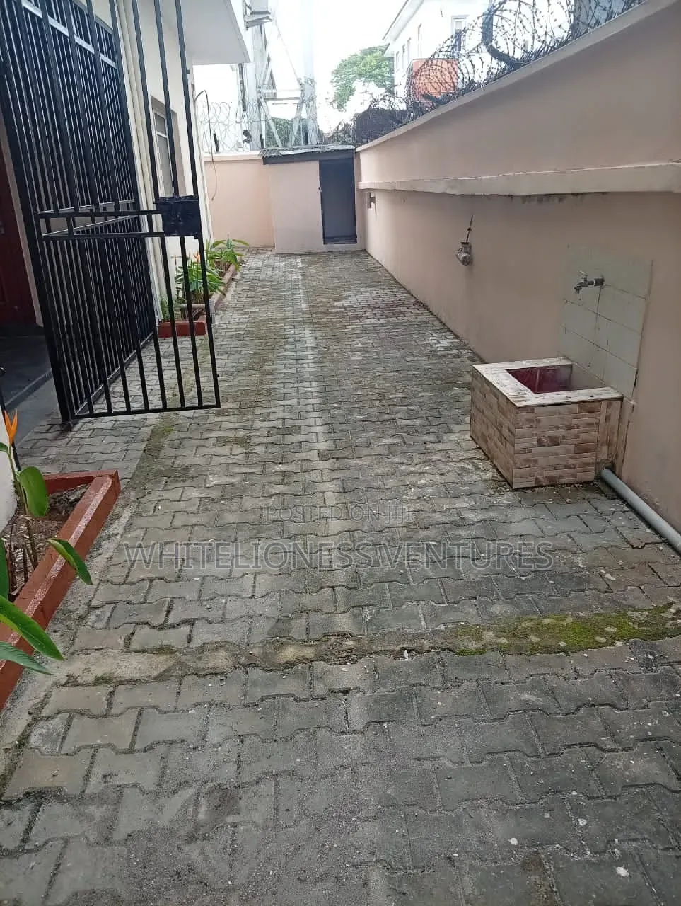 6bdrm Duplex in Parkview Estate for rent