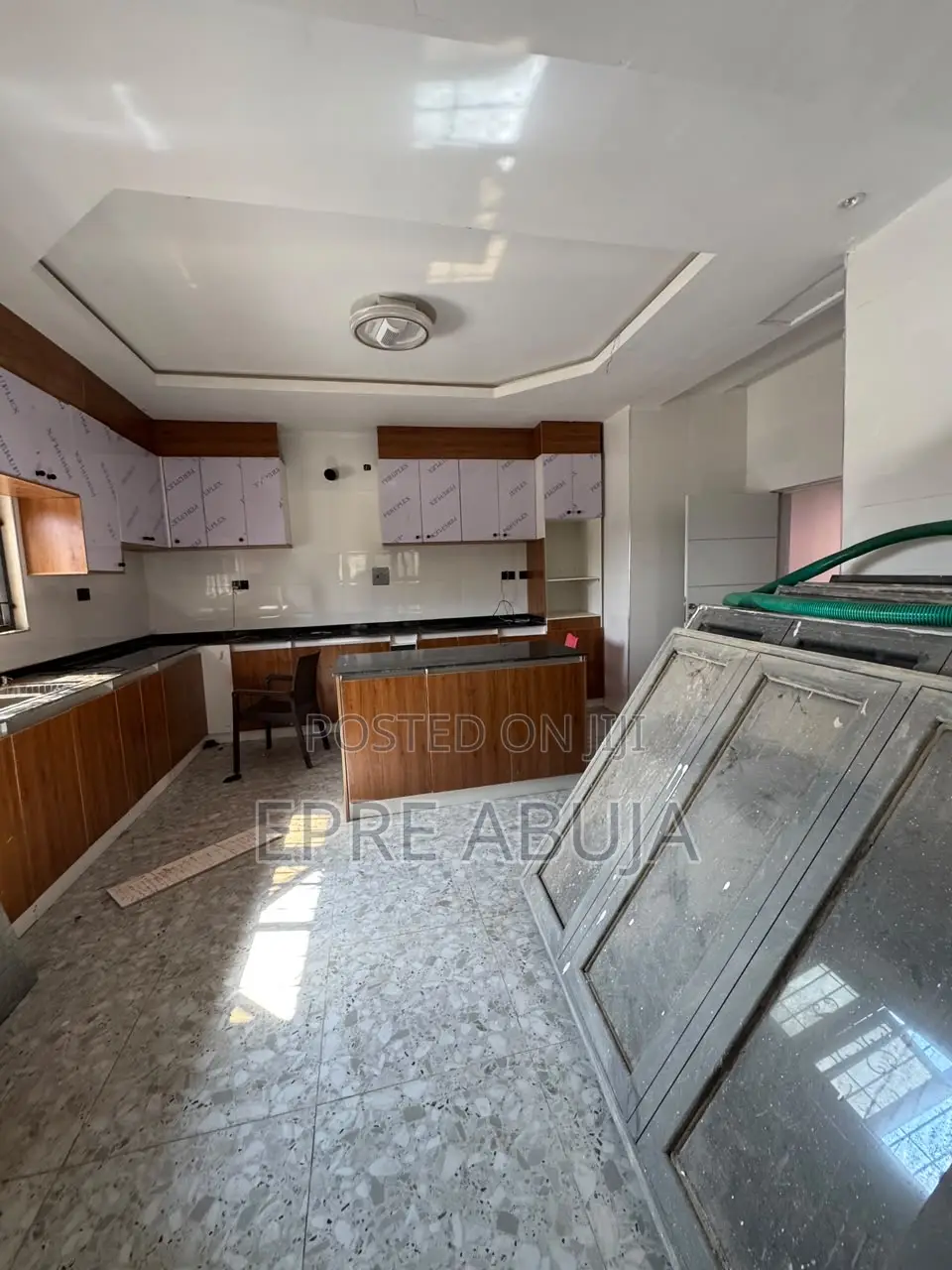 5bdrm Duplex in Guzape District for sale