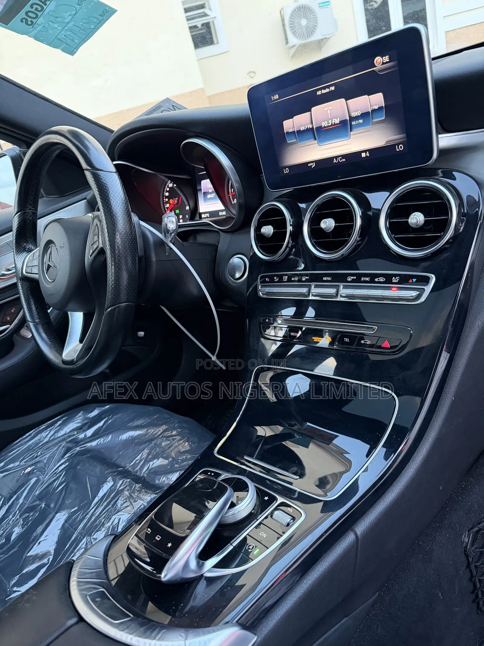 Mercedes-Benz C300 Luxury 4dr AWD 4Matic Sedan (2.0L 4cyl 7A) 2015