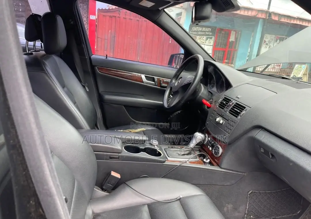 Mercedes-Benz C300 Luxury Sedan AWD (3.0L 6cyl 7A) 2008 Black