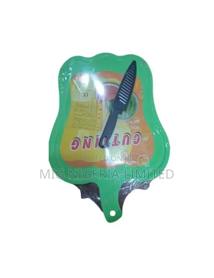 Apple-Shaped Plastic Cutting Board and Knife - Green 1pc